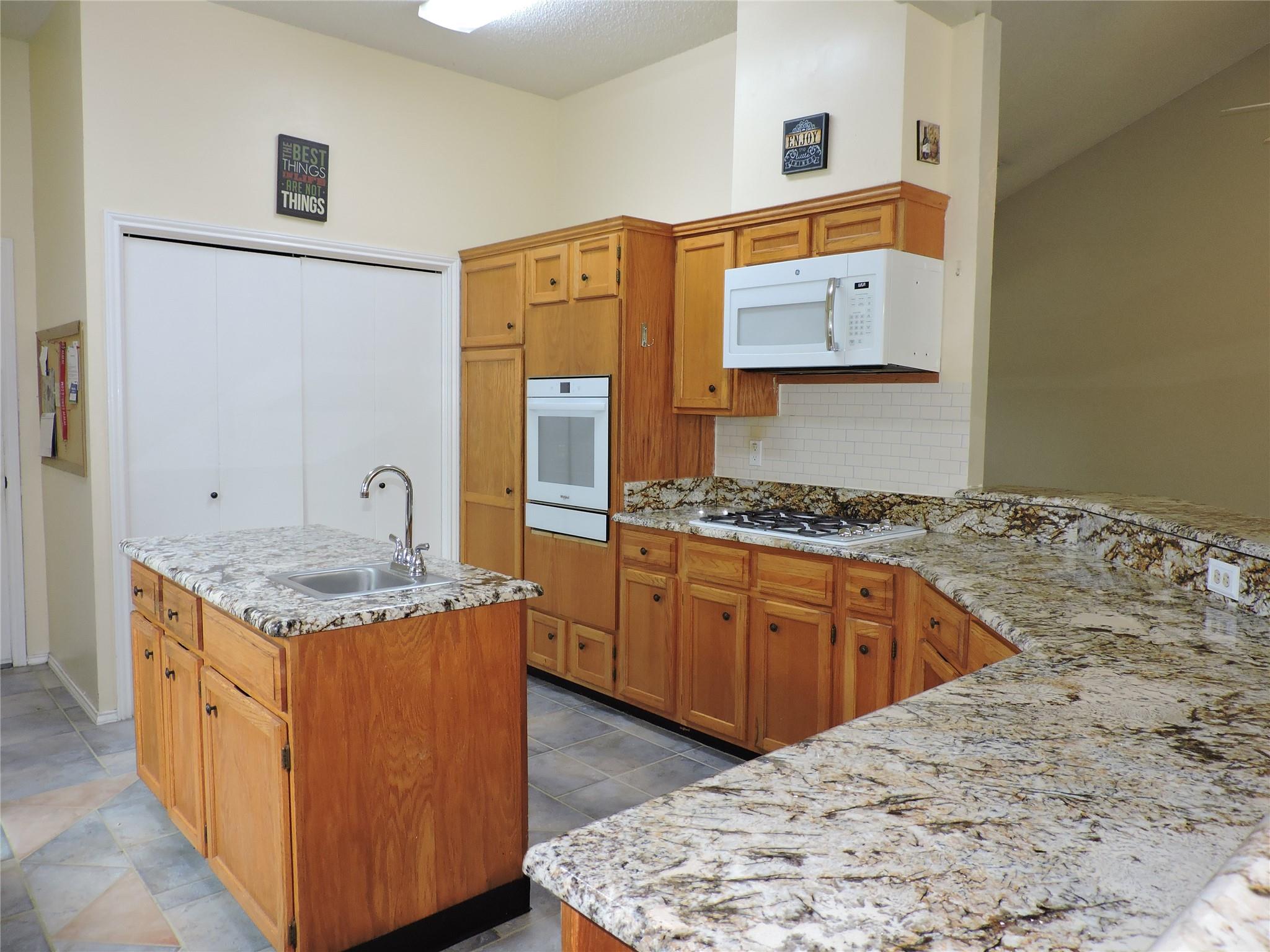 12609 Deer Falls Dr Property Photo 11