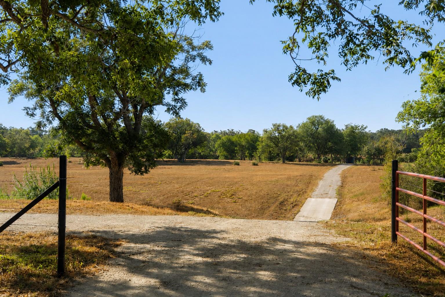 440 Chimney Valley Rd Property Photo 1