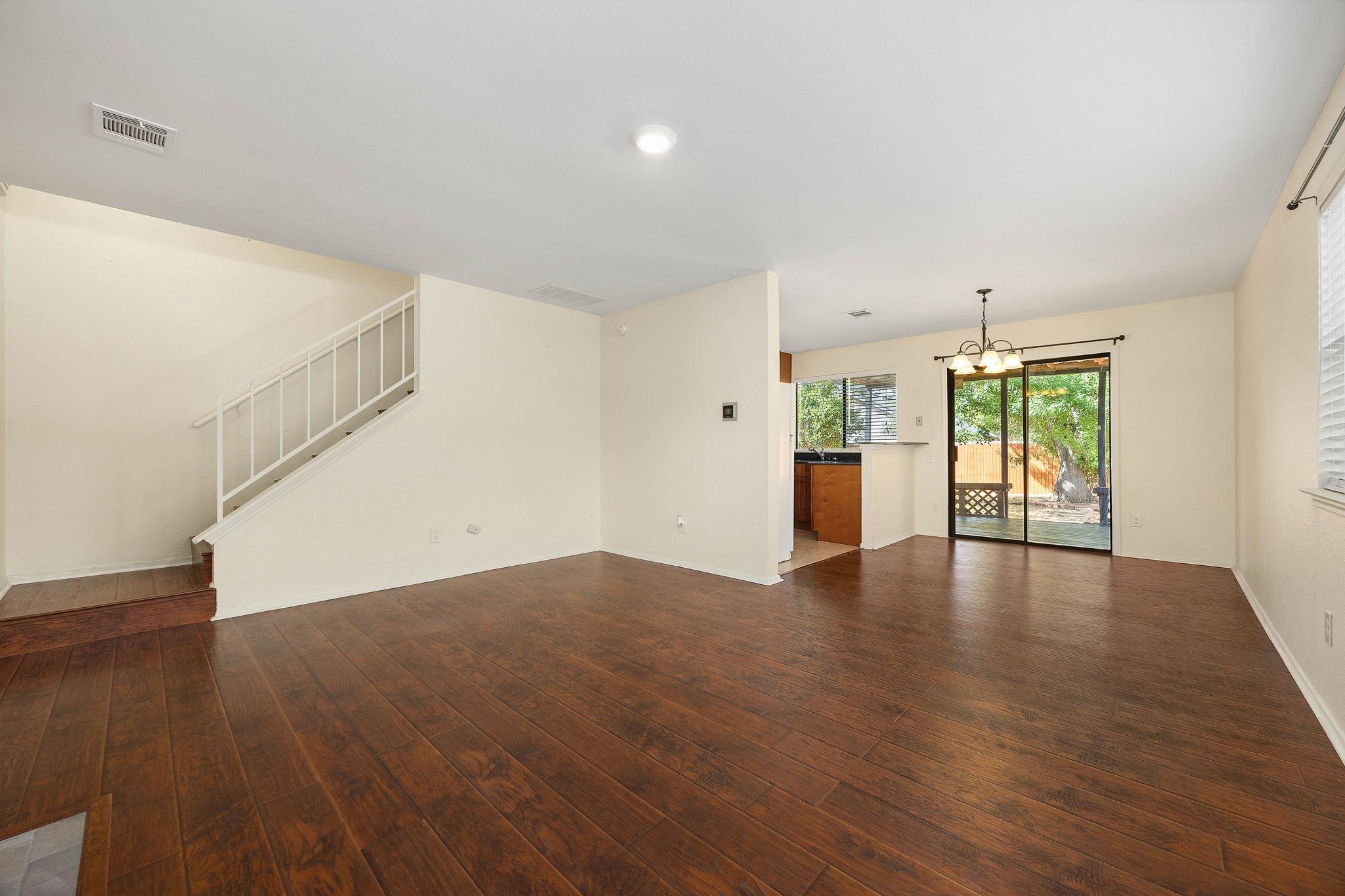 2409 Dowd Ln Property Photo 3