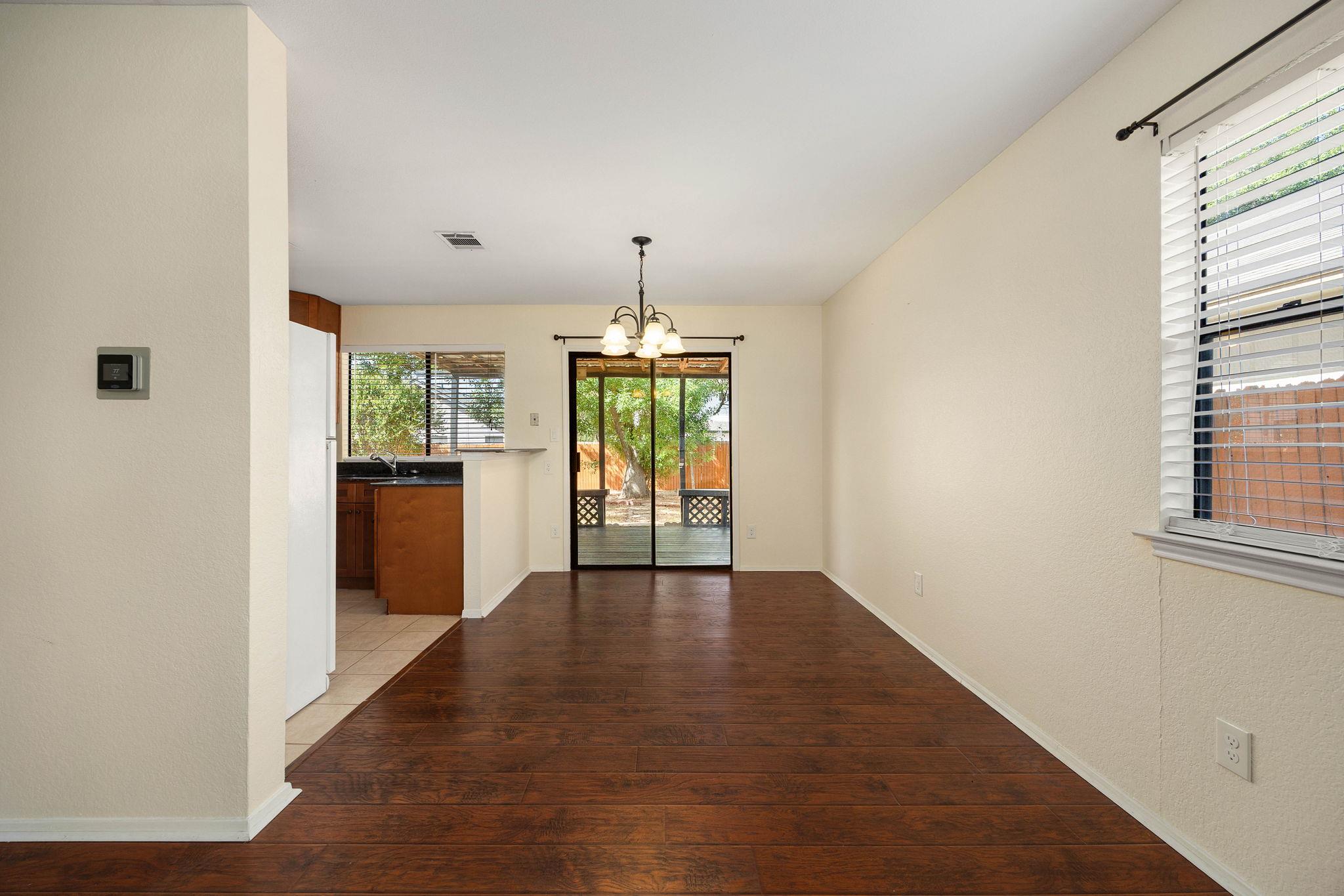 2409 Dowd Ln Property Photo 4