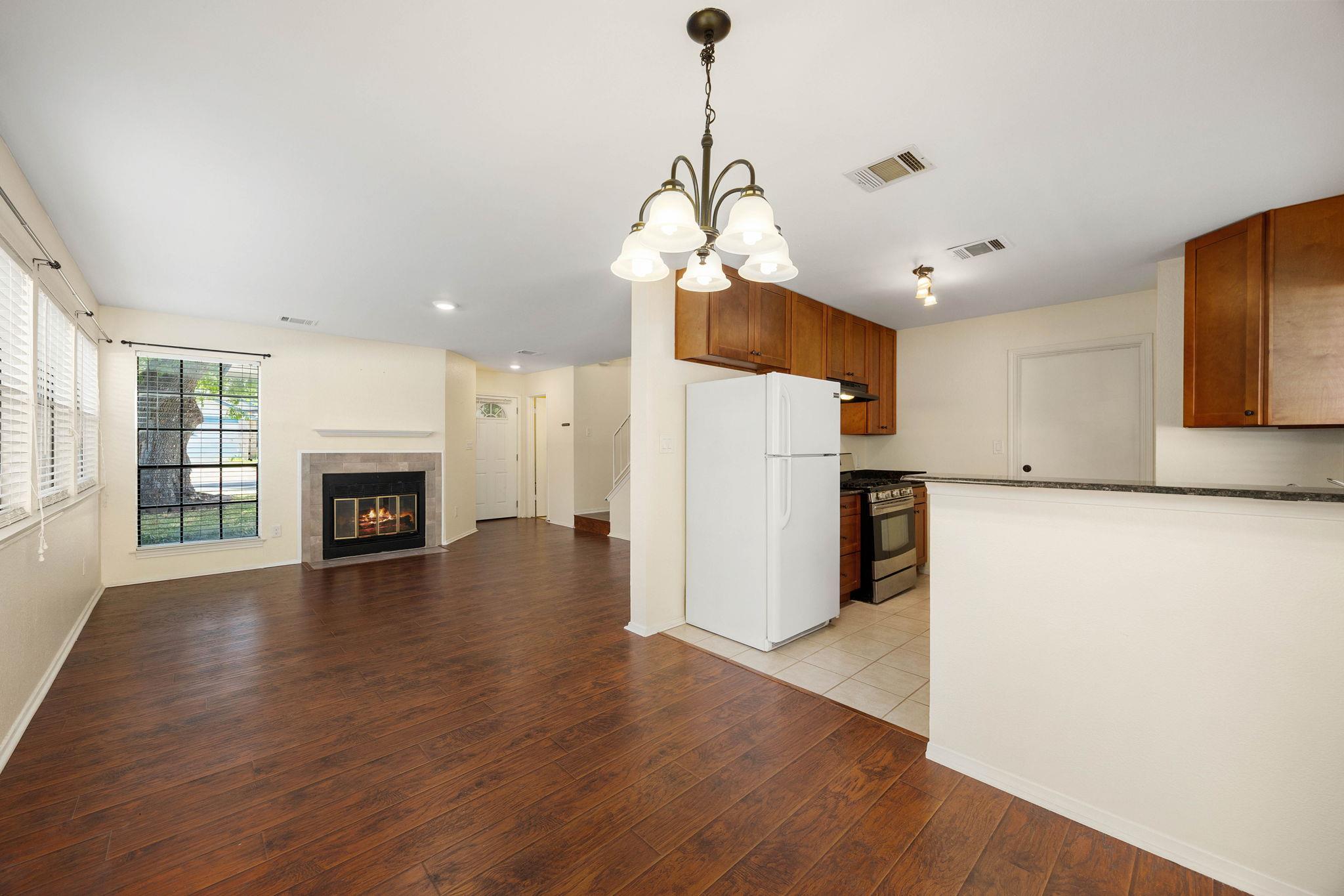 2409 Dowd Ln Property Photo 5