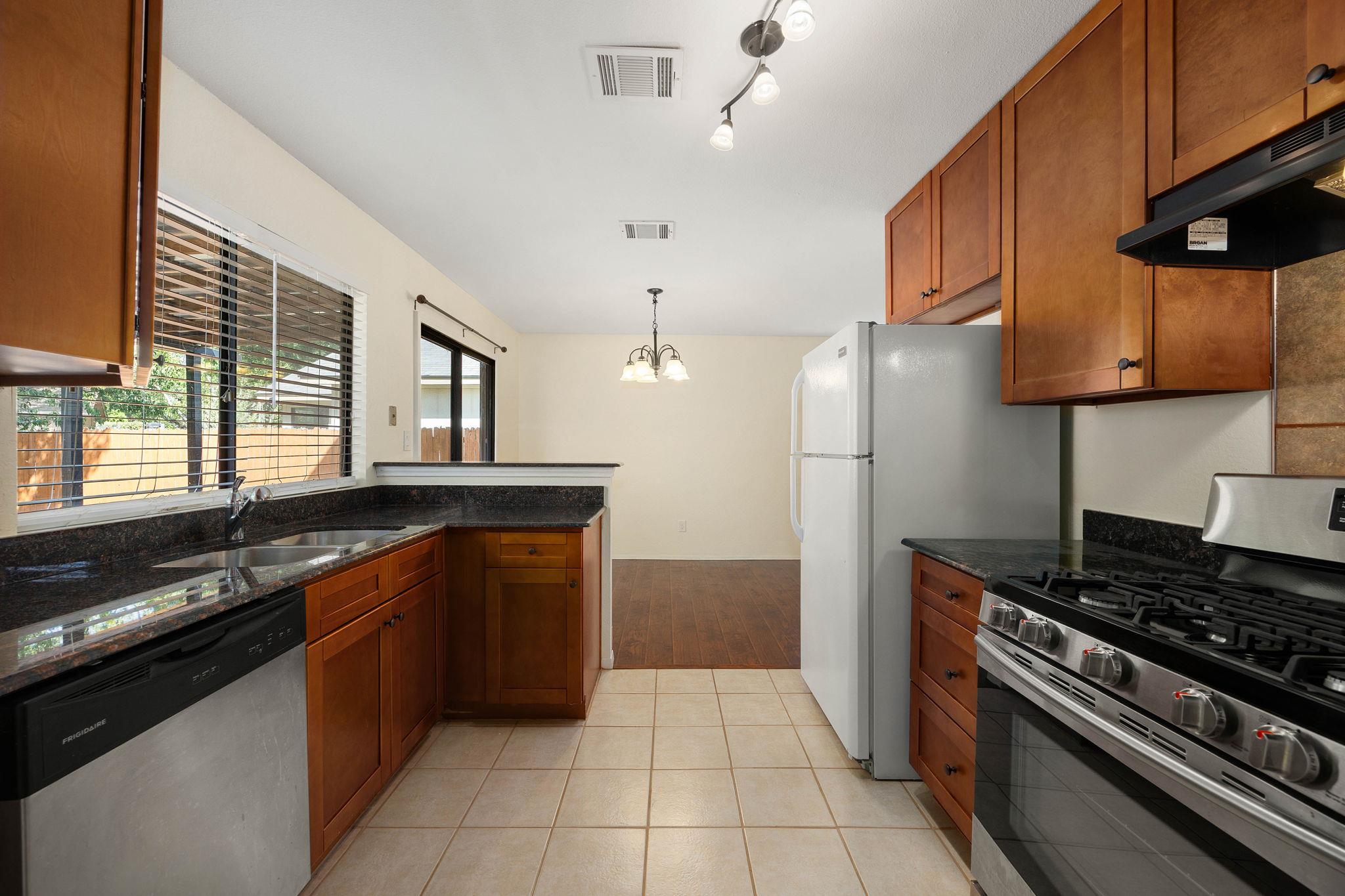 2409 Dowd Ln Property Photo 6