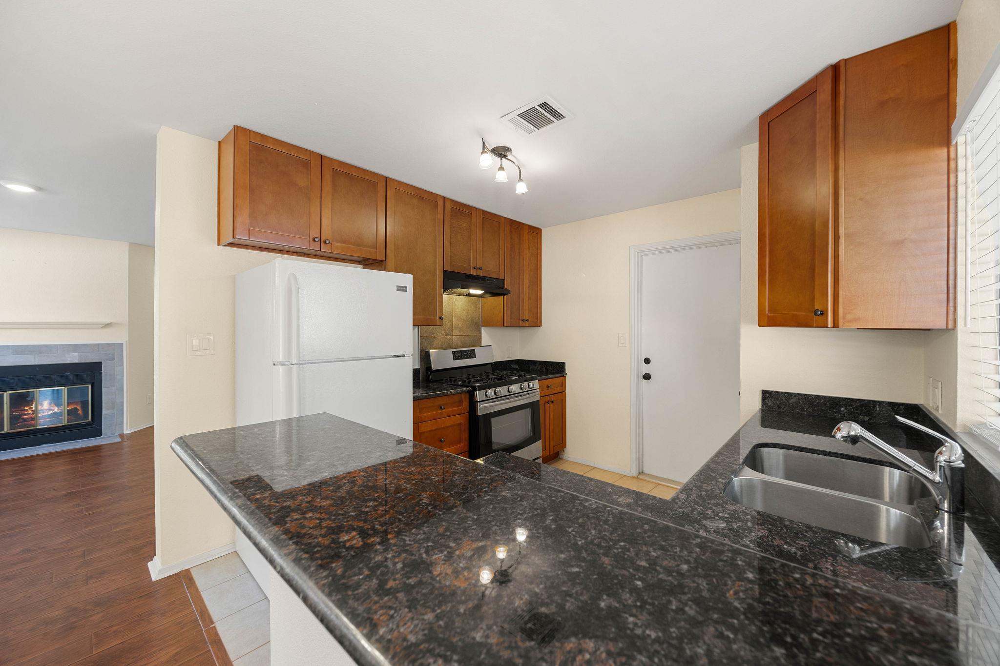 2409 Dowd Ln Property Photo 8