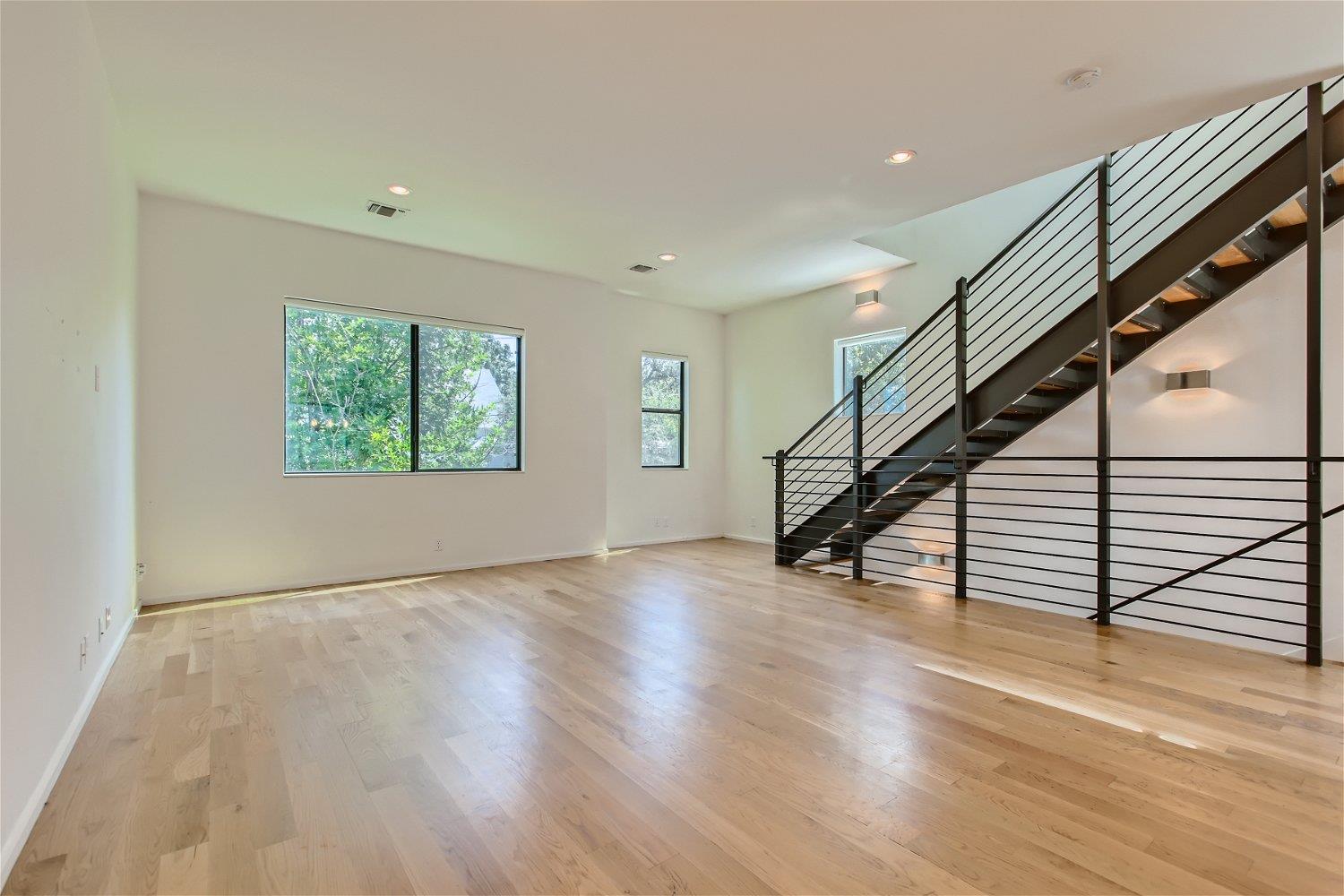 707 Cardinal Ln #l2 Property Photo 3