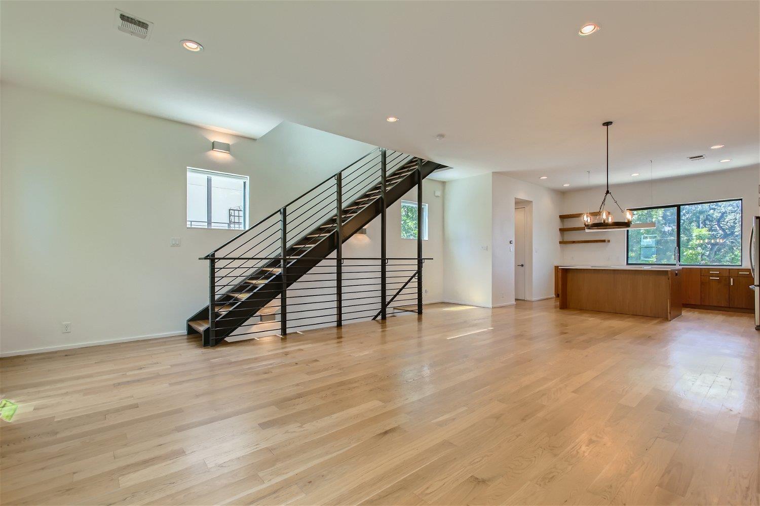 707 Cardinal Ln #l2 Property Photo 4