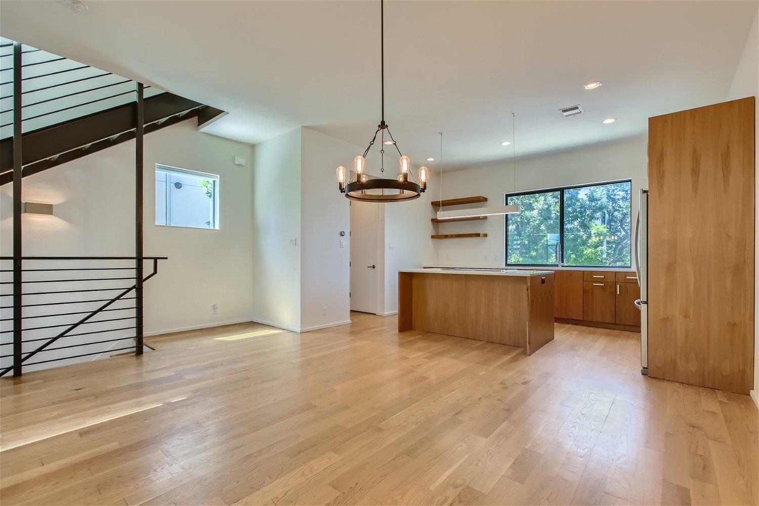 707 Cardinal Ln #l2 Property Photo 5
