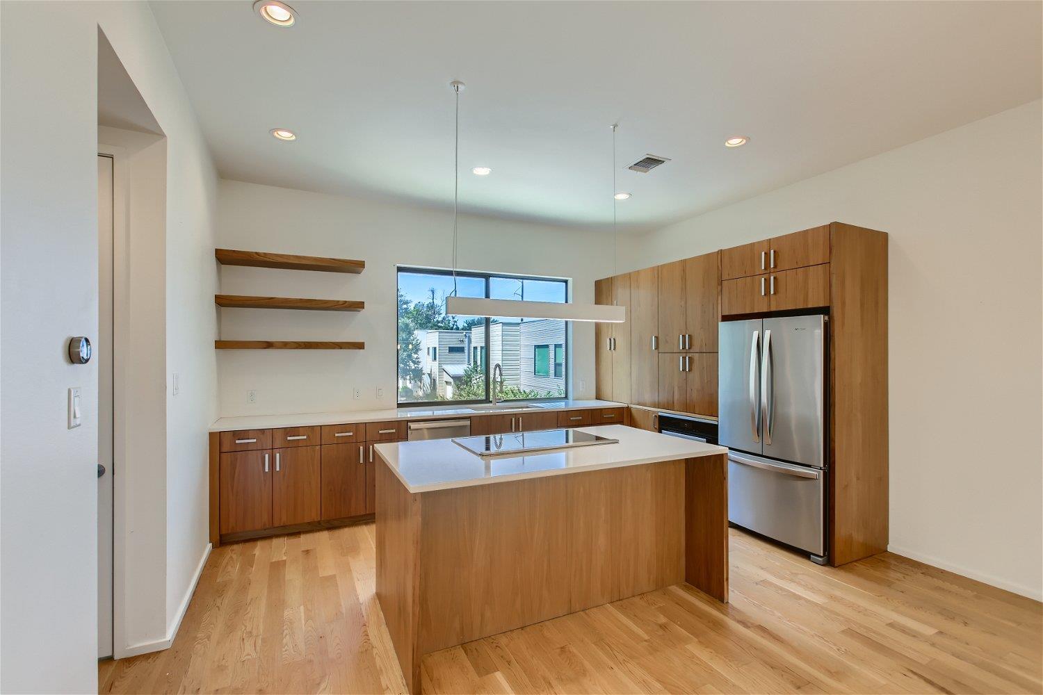 707 Cardinal Ln #l2 Property Photo 6