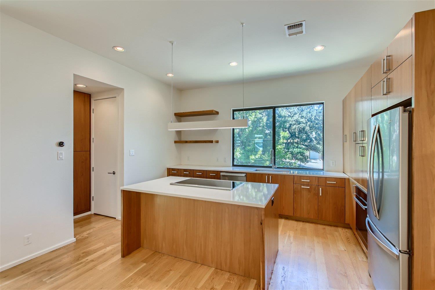 707 Cardinal Ln #l2 Property Photo 7