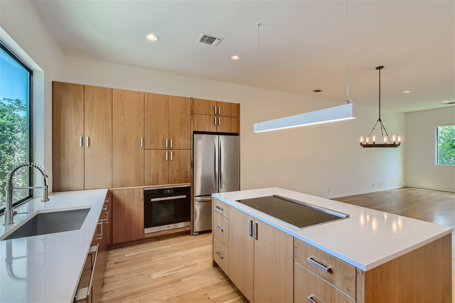 707 Cardinal Ln #l2 Property Photo 8