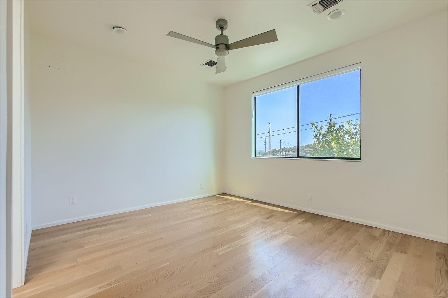 707 Cardinal Ln #l2 Property Photo 9