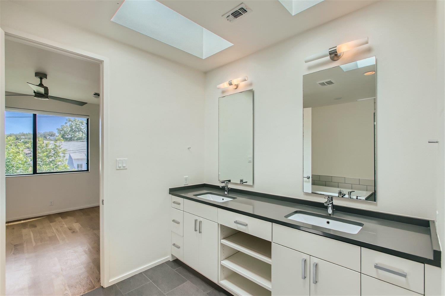 707 Cardinal Ln #l2 Property Photo 10