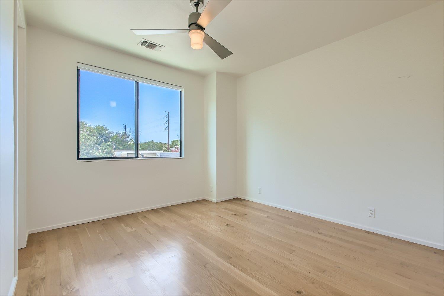 707 Cardinal Ln #l2 Property Photo 13