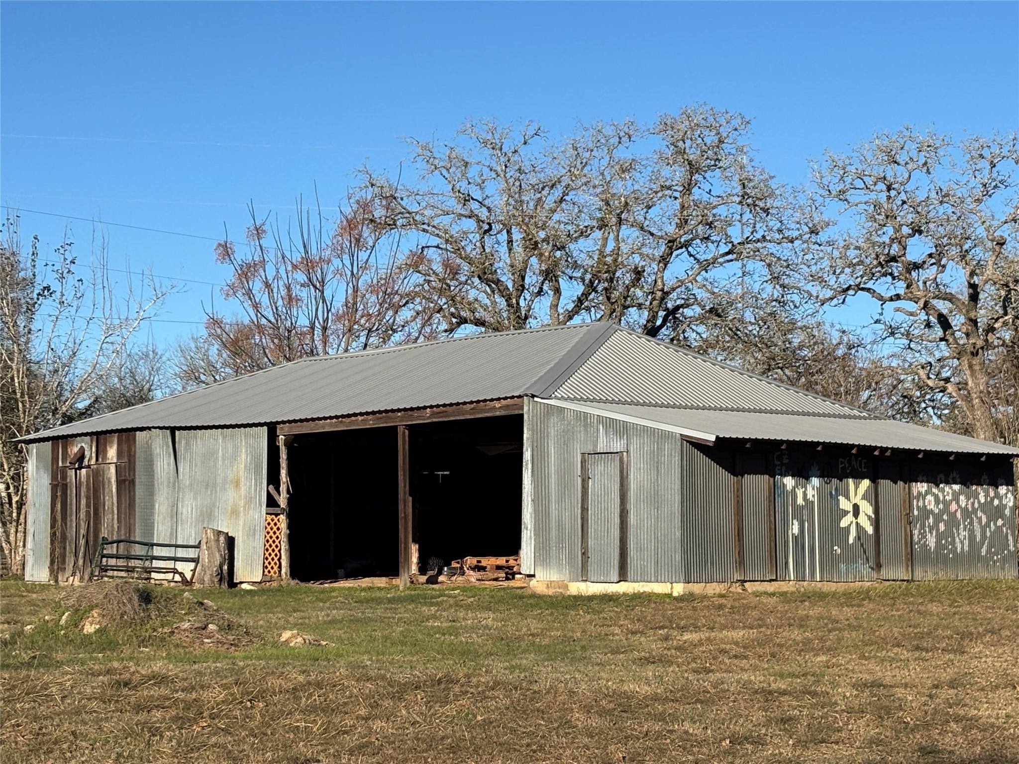 230 Hausmann Gin Property Photo 4