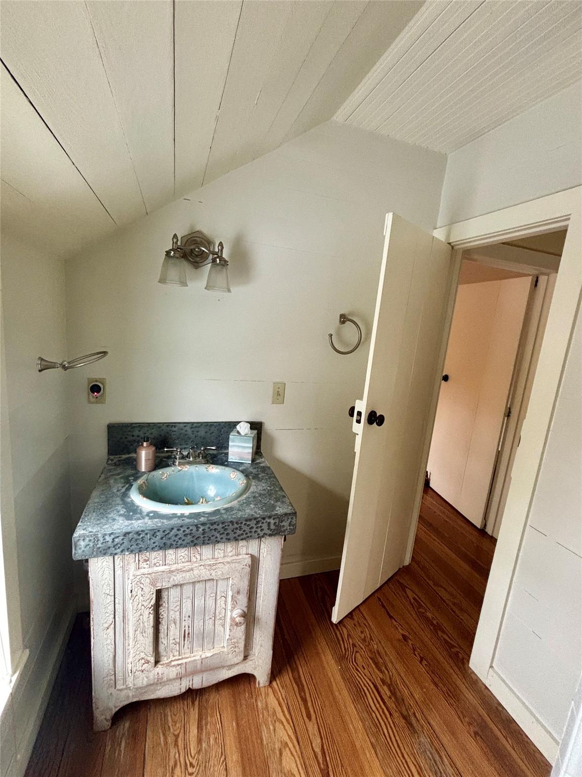 230 Hausmann Gin Property Photo 24