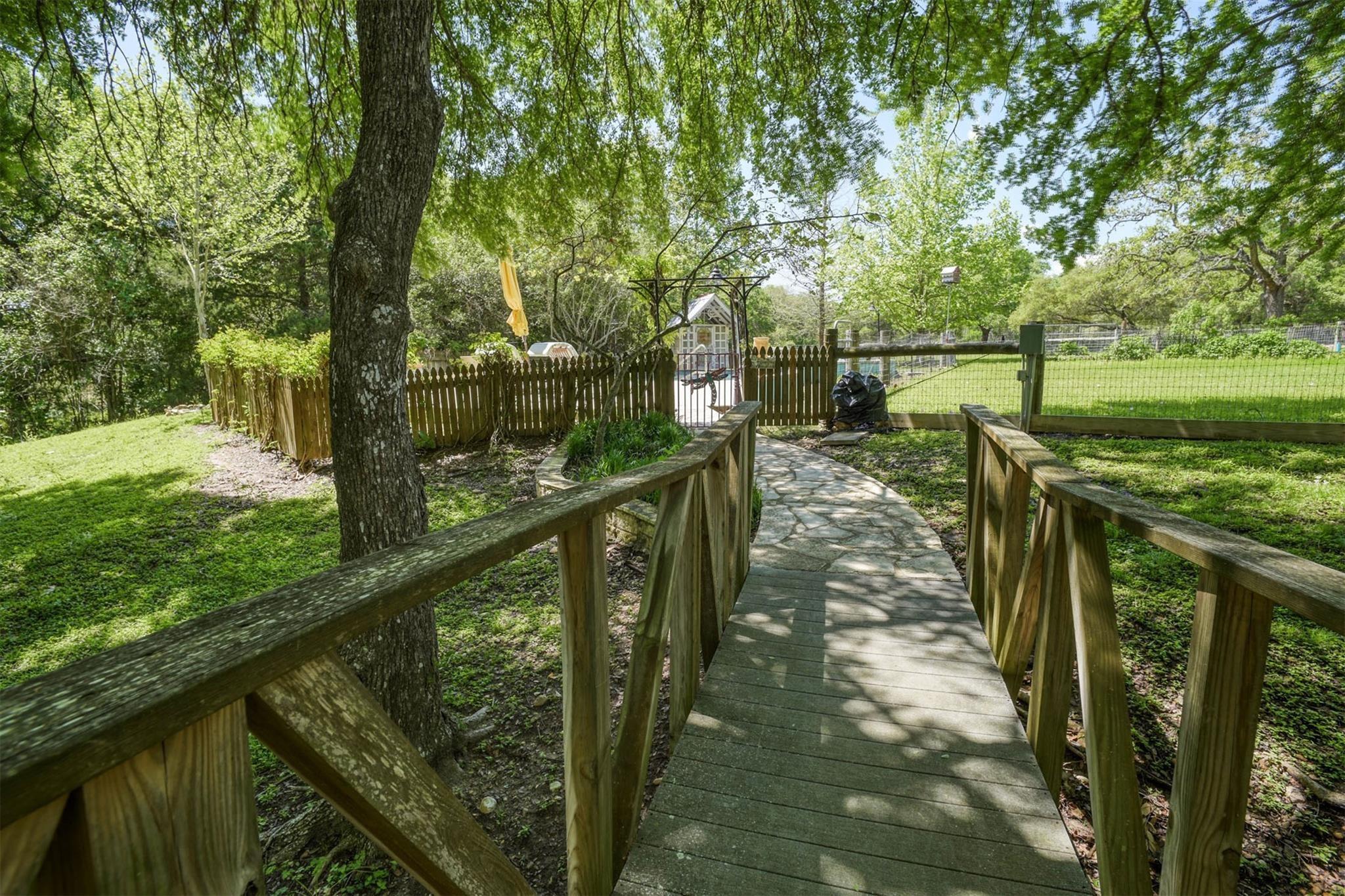 230 Hausmann Gin Property Photo 28