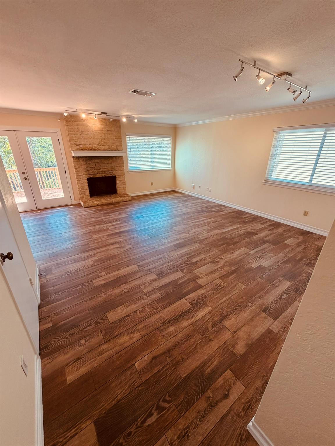 3529 North Hills Dr #d Property Photo 8