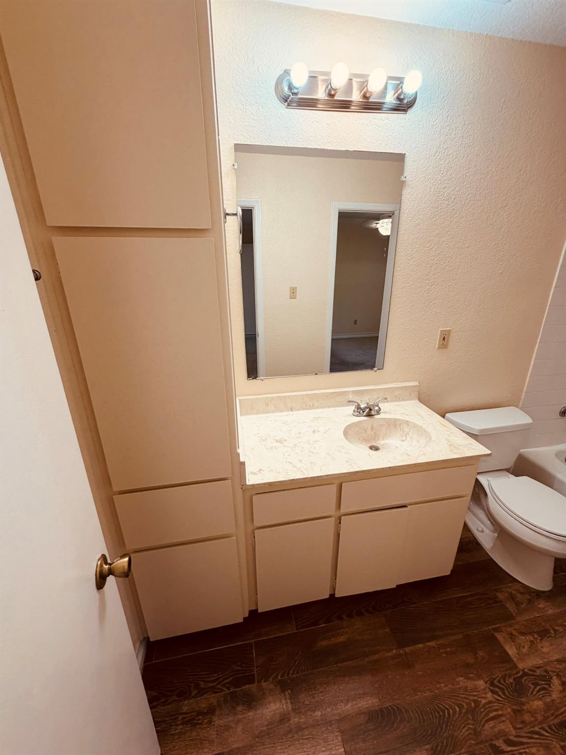 3529 North Hills Dr #d Property Photo 12