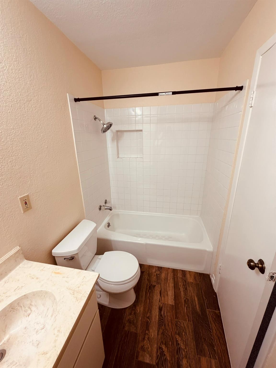 3529 North Hills Dr #d Property Photo 13