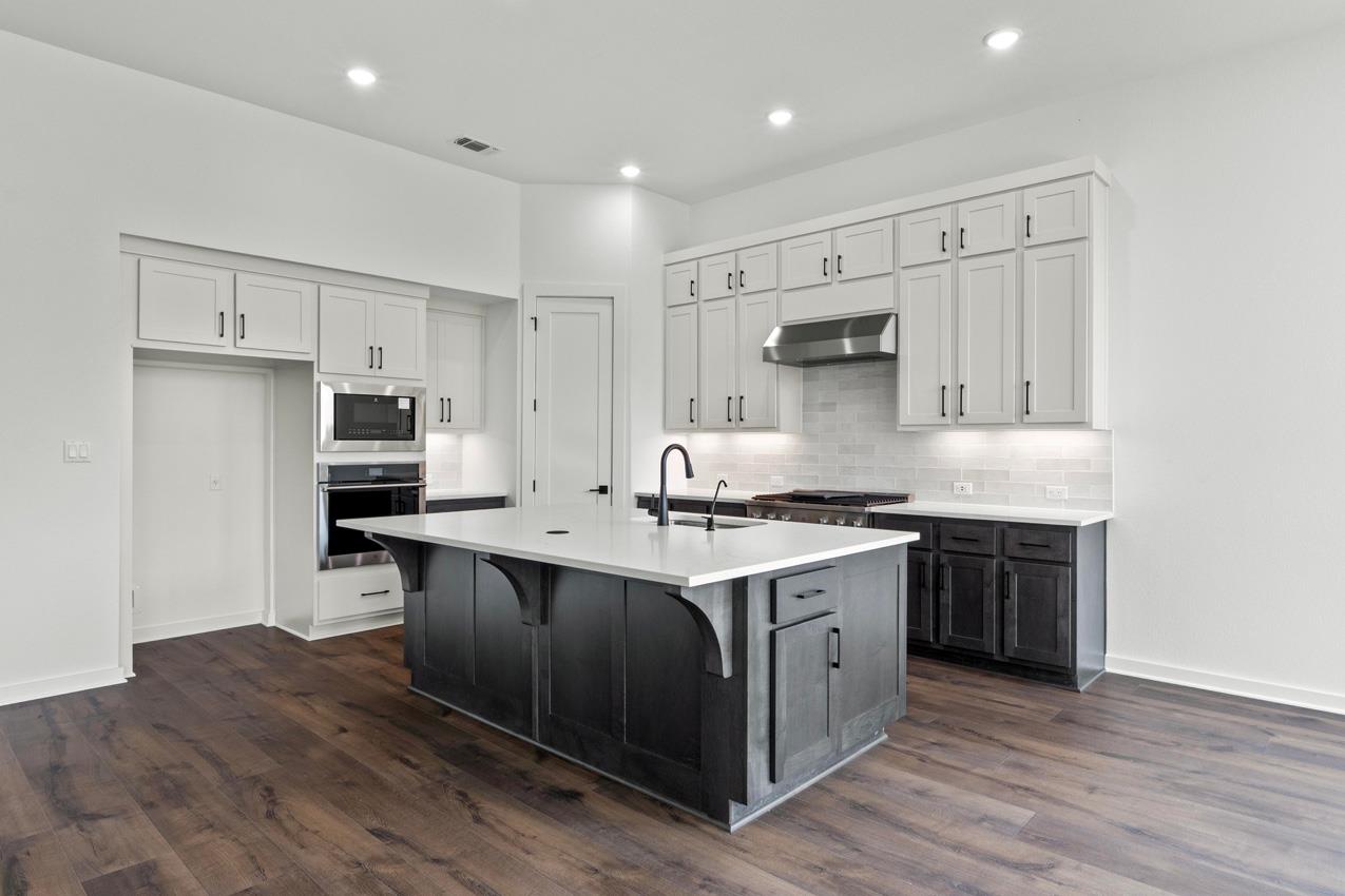 2109 Tobiano Trce Property Photo 3