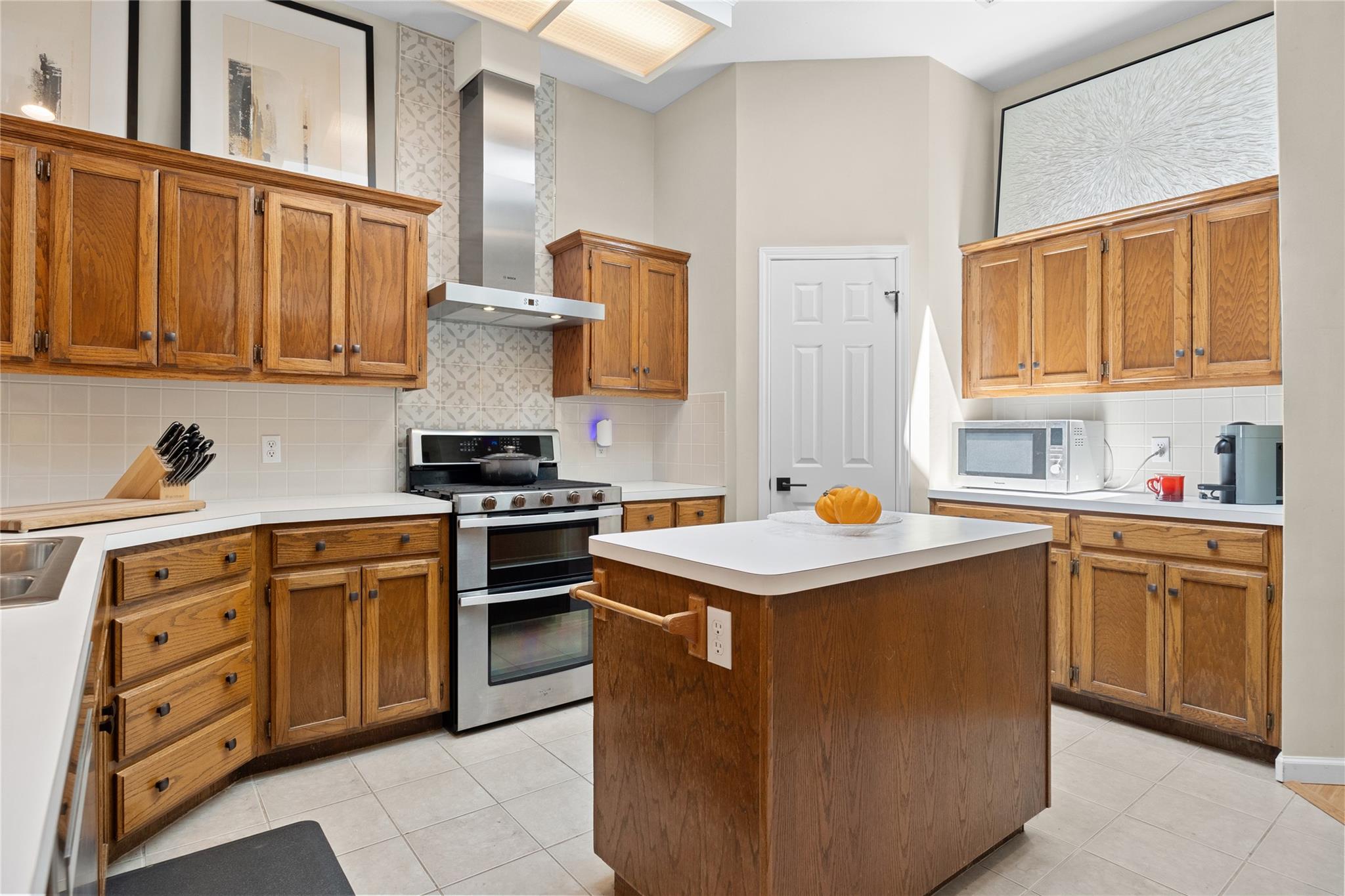 11005 Andenwood Dr Property Photo 6