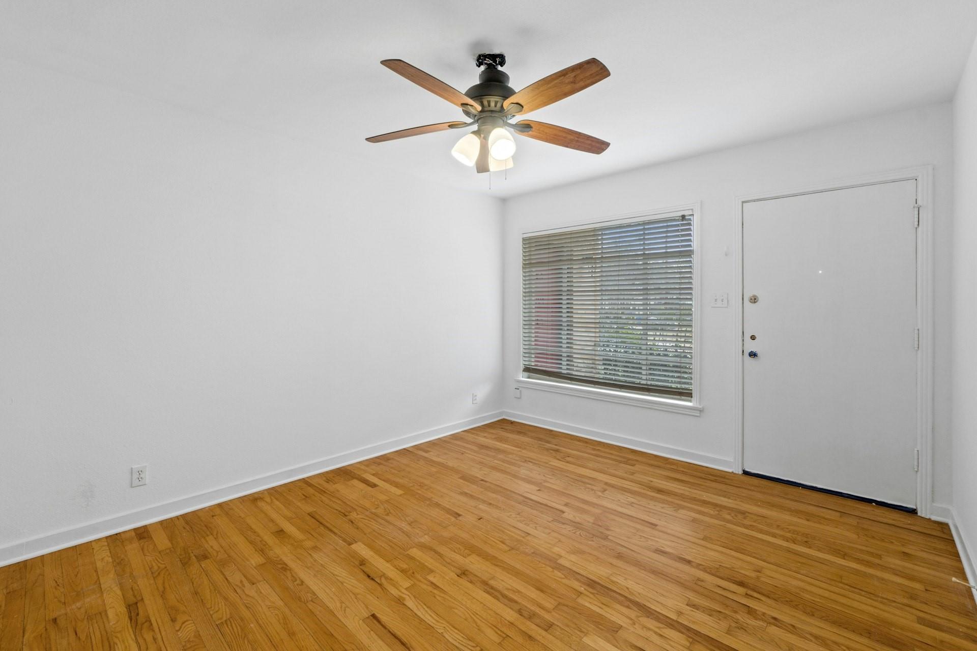 301 E 34th St 103 Property Photo 9