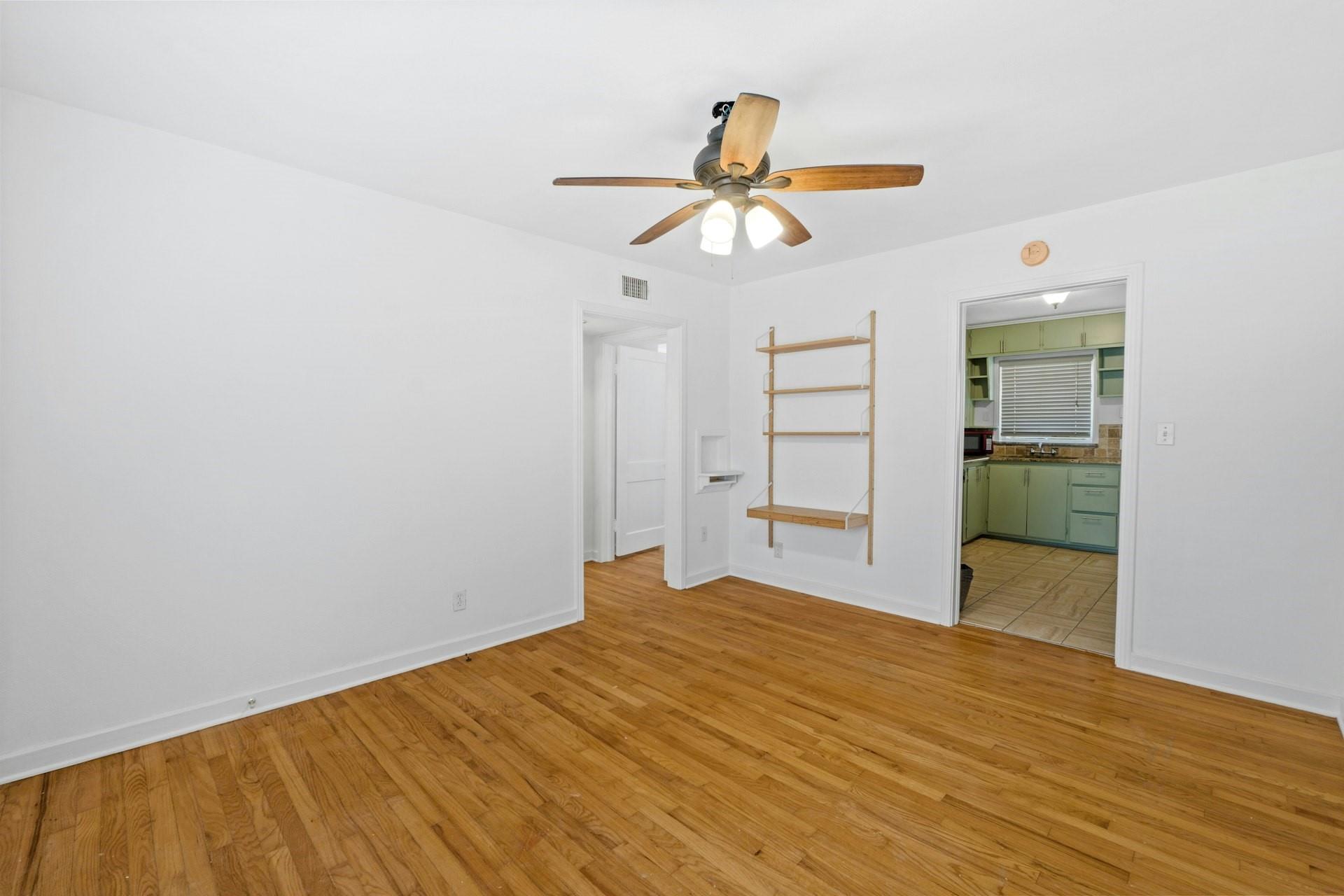 301 E 34th St 103 Property Photo 11