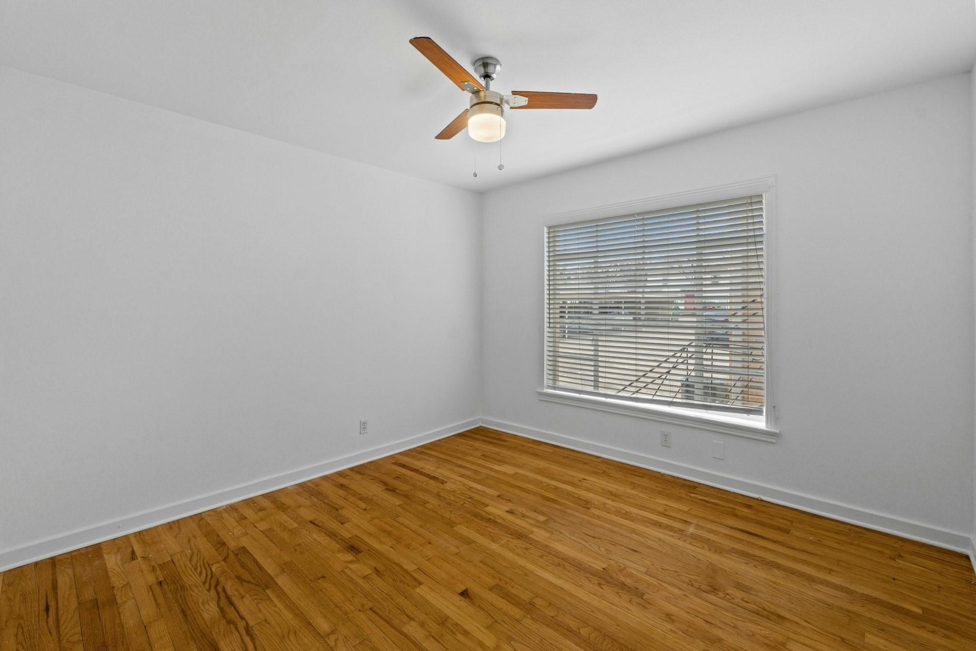 301 E 34th St 103 Property Photo 16