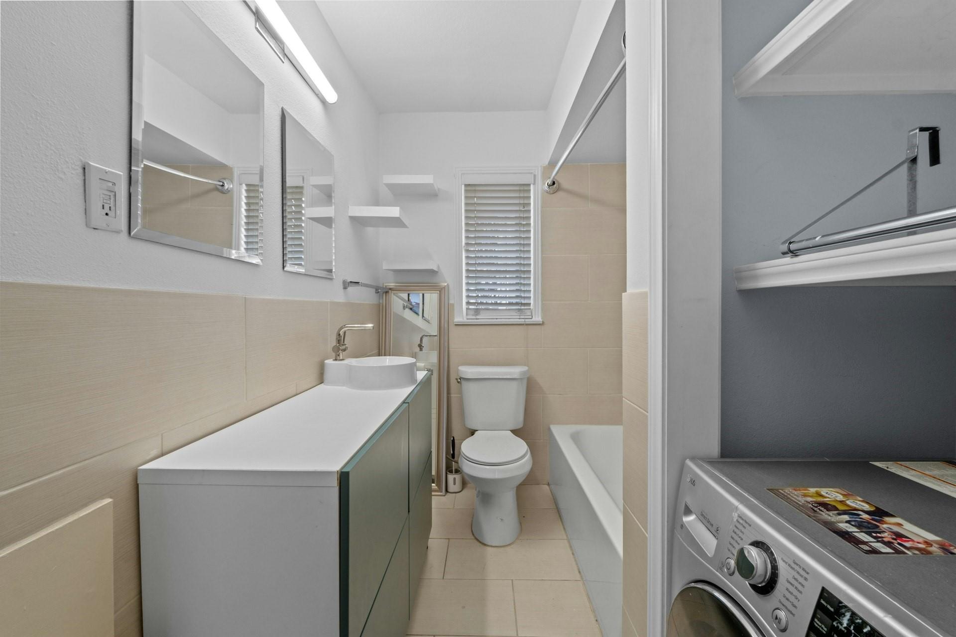301 E 34th St 103 Property Photo 18
