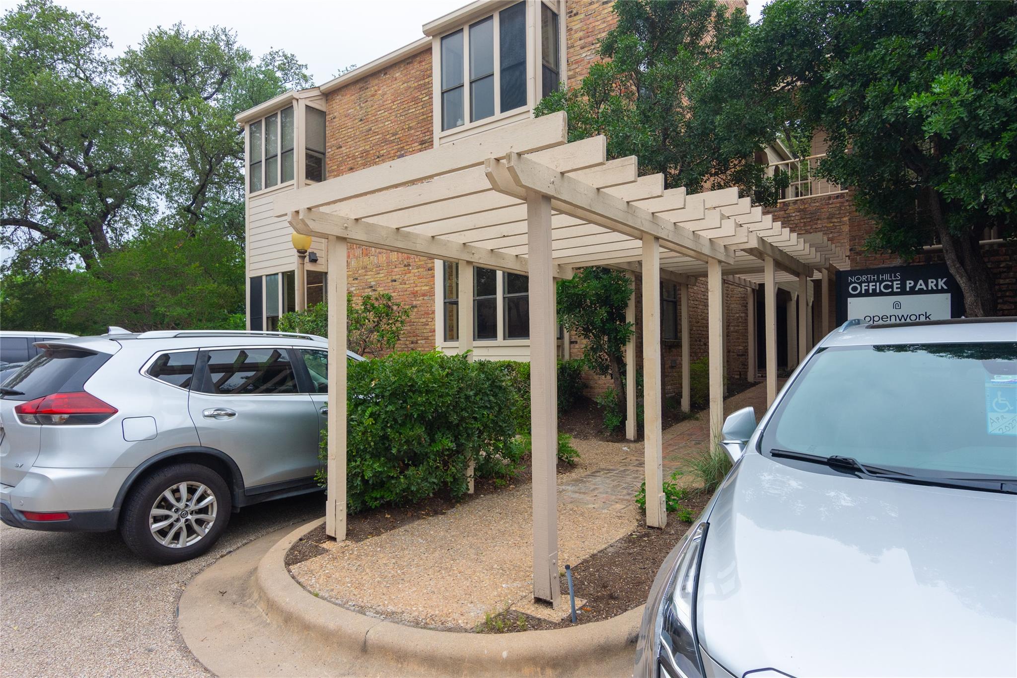 3624 N Hills Dr #d208 Property Photo 5