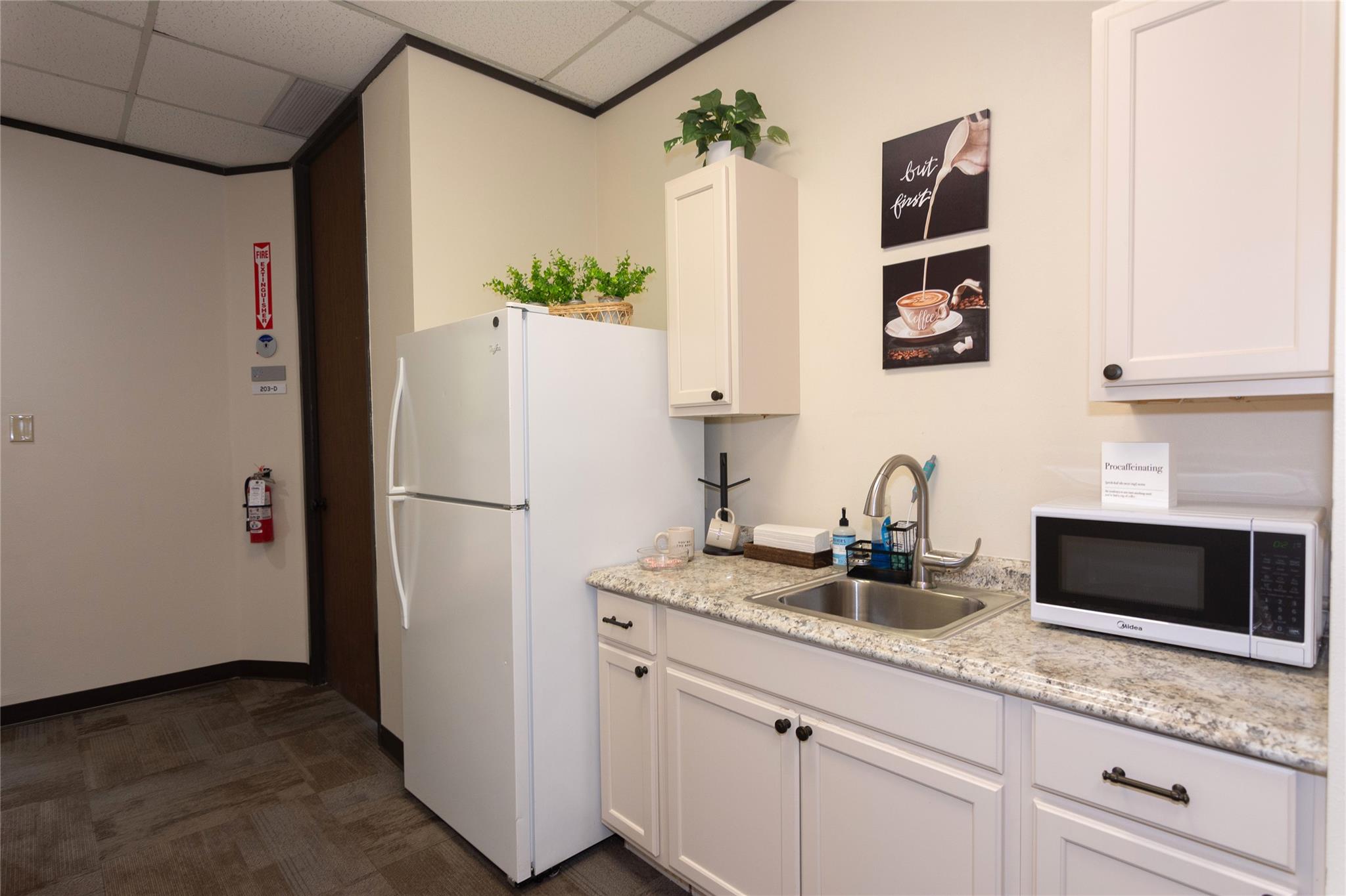 3624 N Hills Dr #d208 Property Photo 8