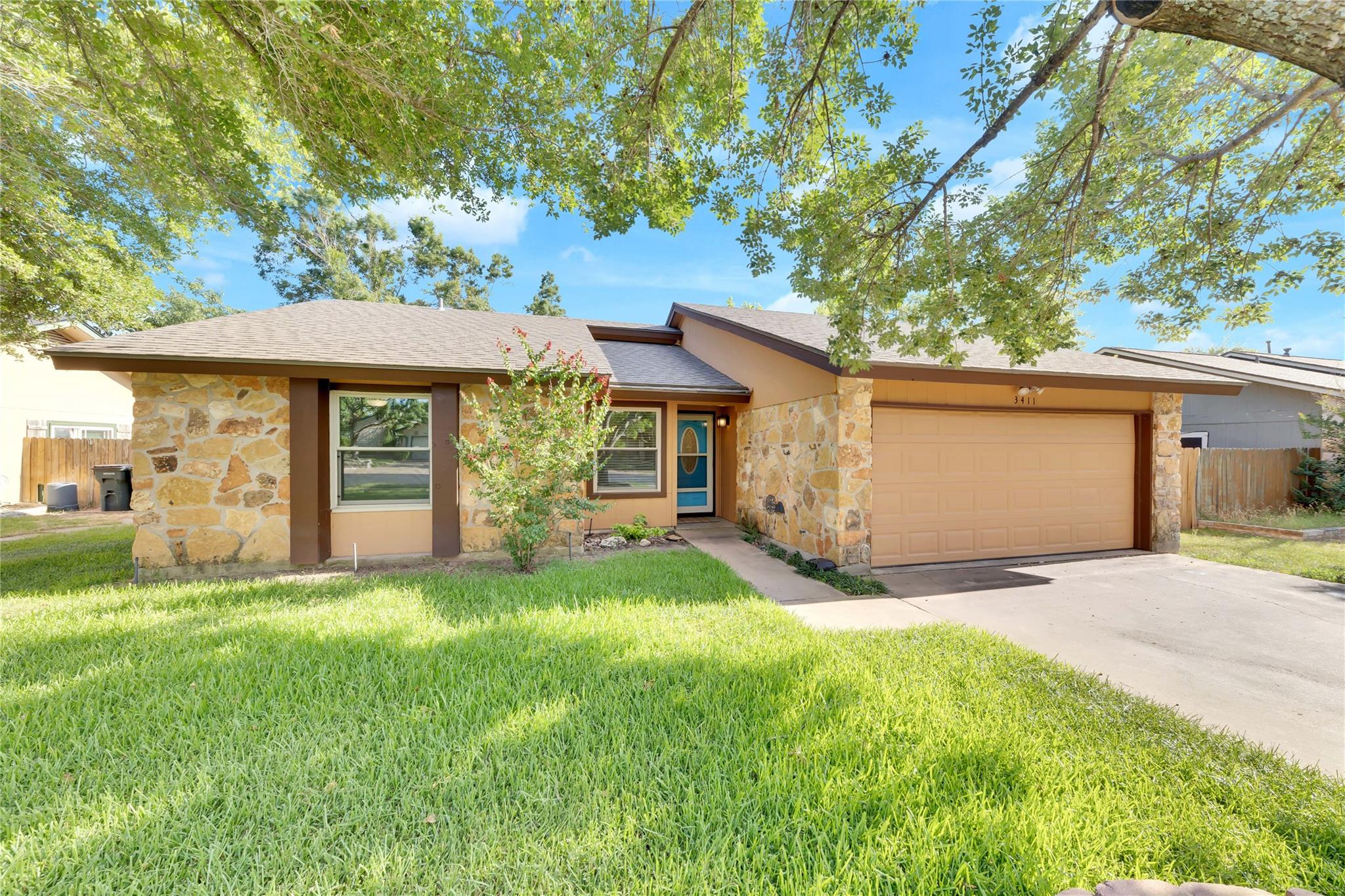 3411 Monument Dr Property Photo 1
