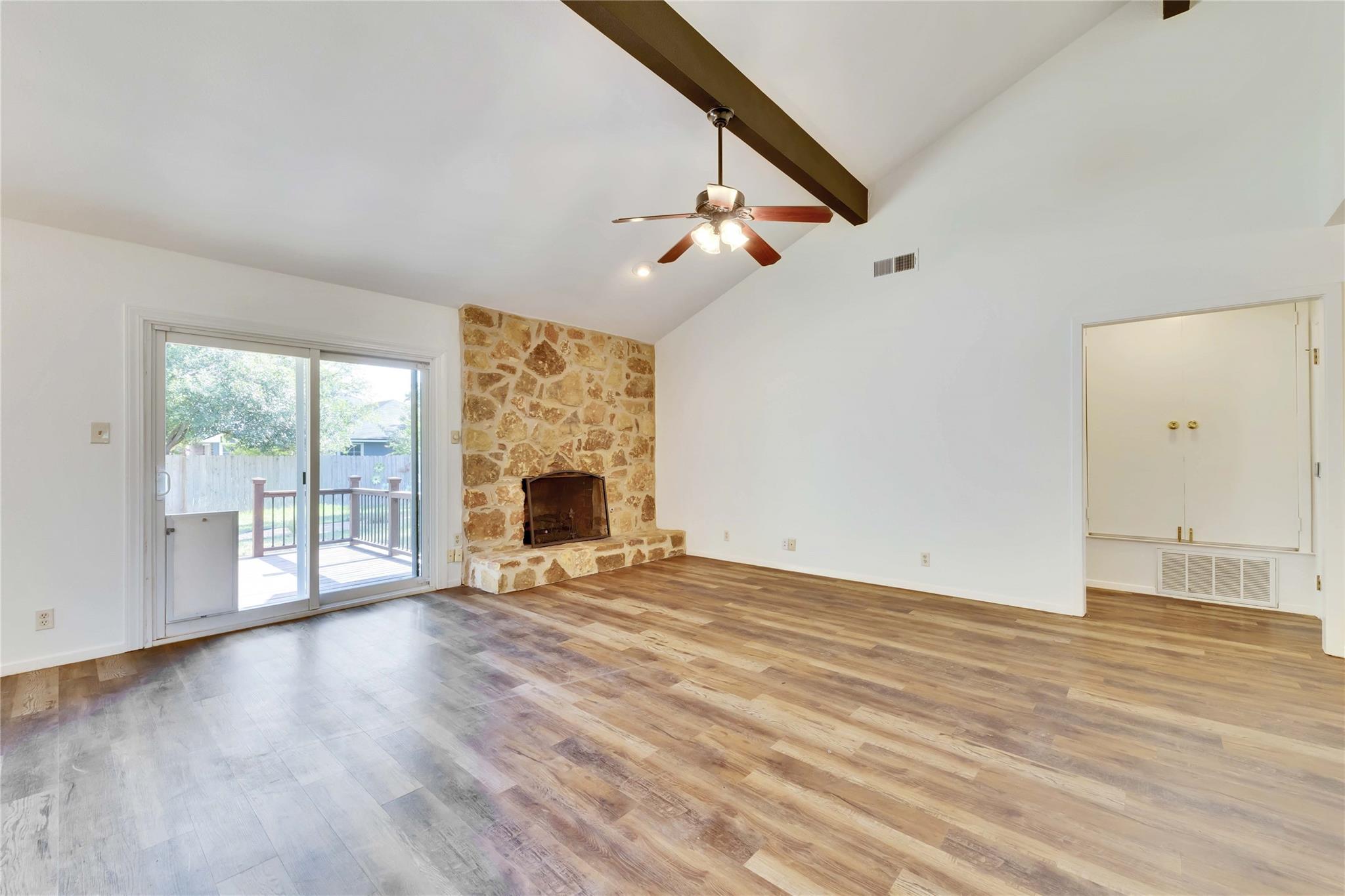 3411 Monument Dr Property Photo 3