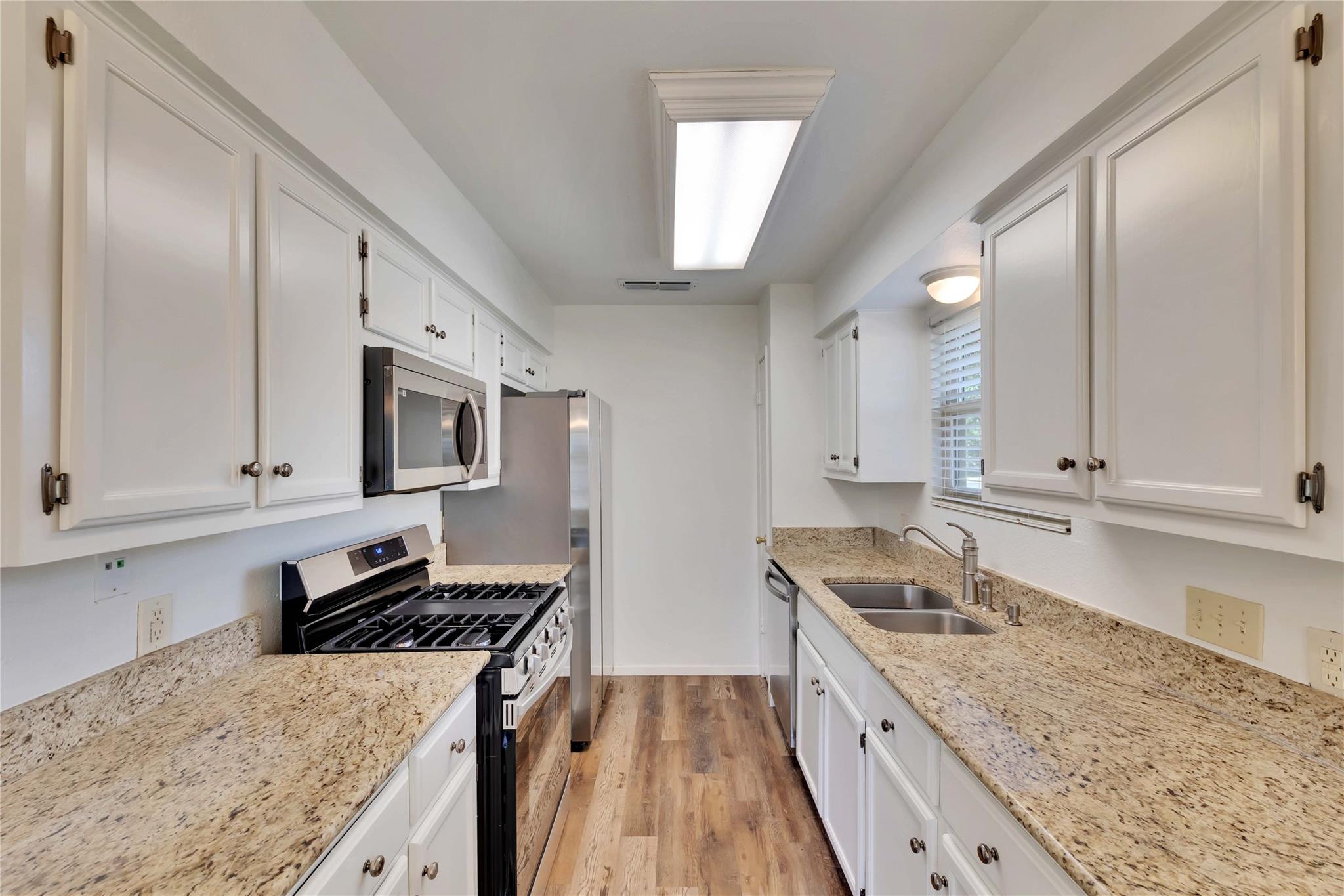 3411 Monument Dr Property Photo 6