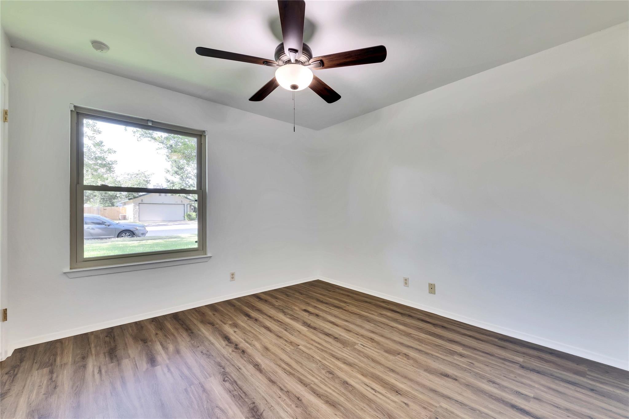 3411 Monument Dr Property Photo 9