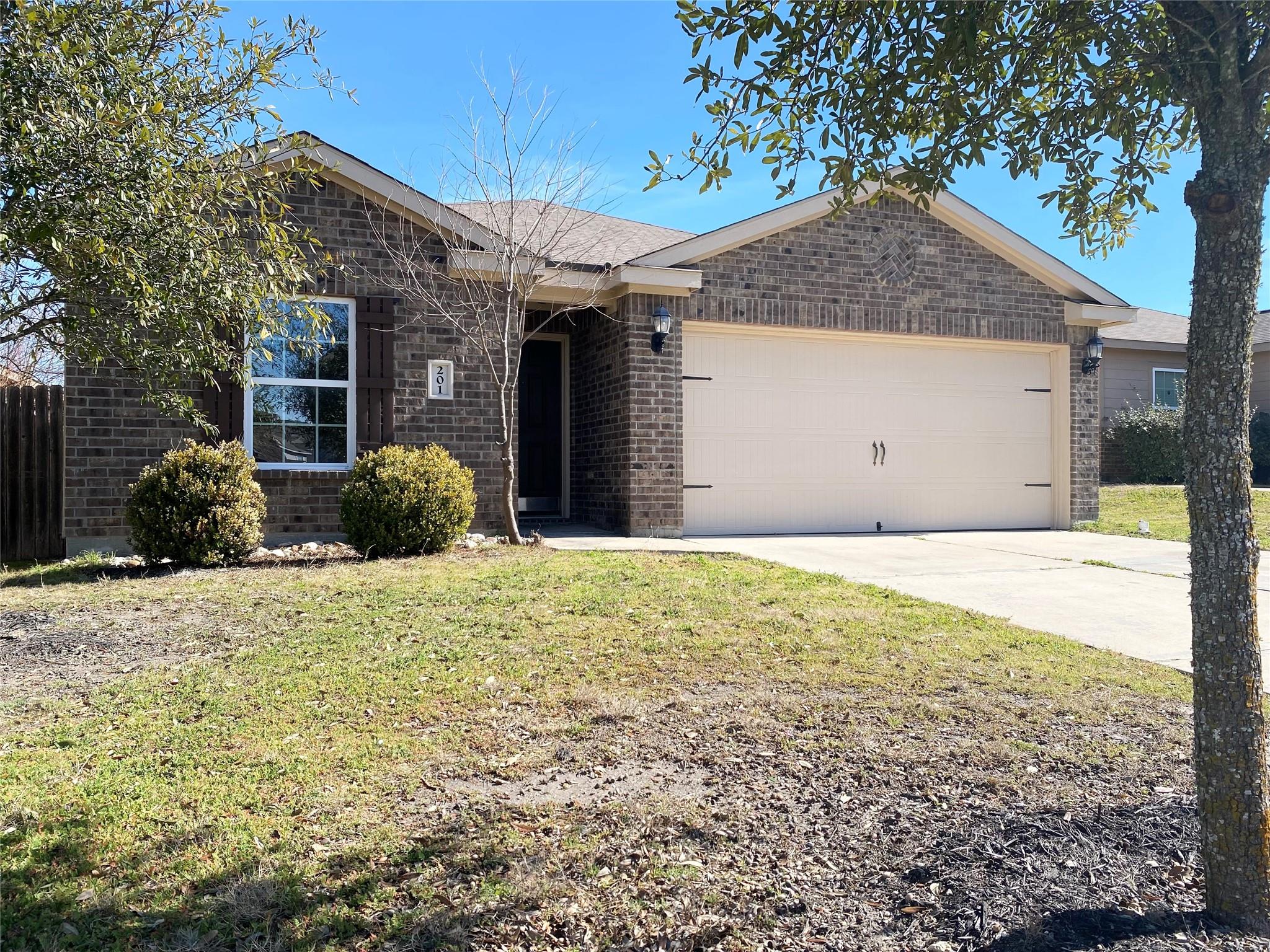 201 Sapphire LN Property Photo 1
