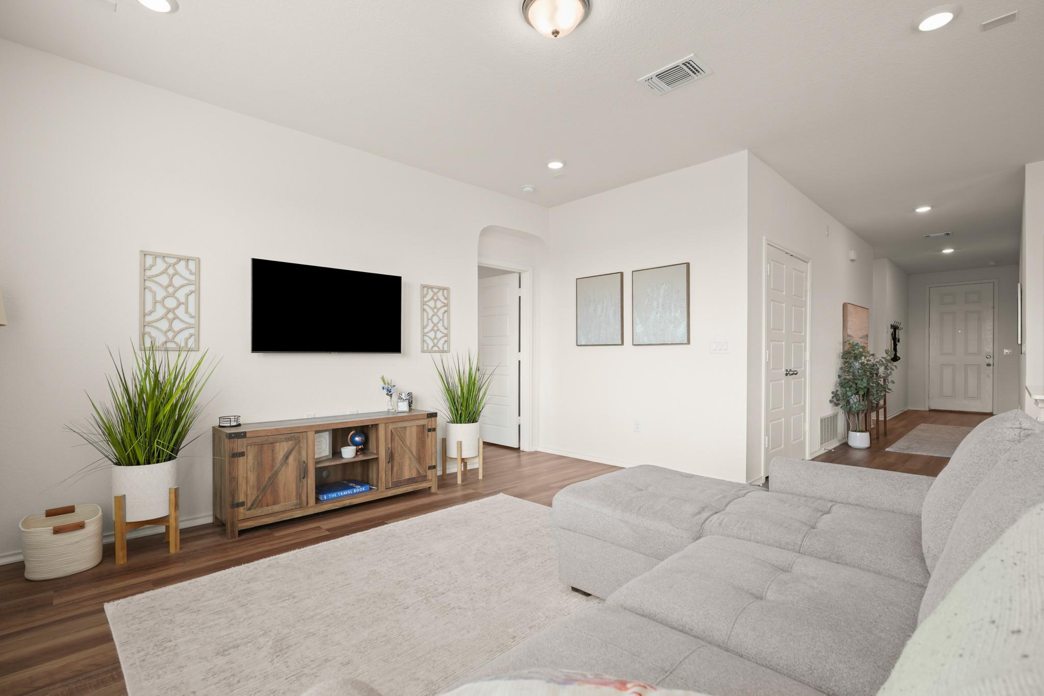 8213 Knoxville Trl Property Photo 3