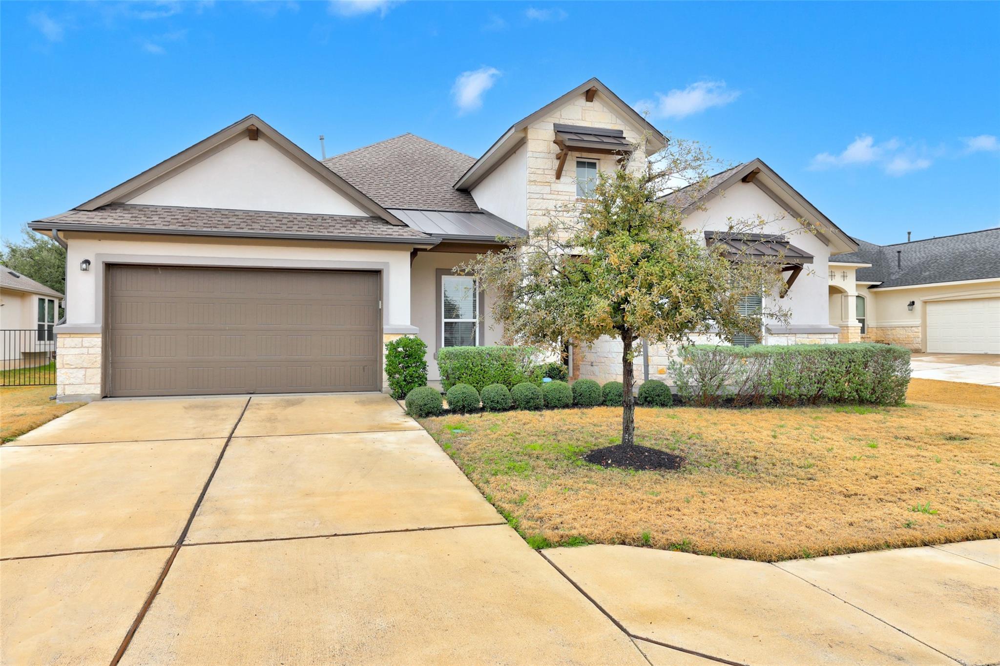 1028 Almeria Bnd Property Photo 2