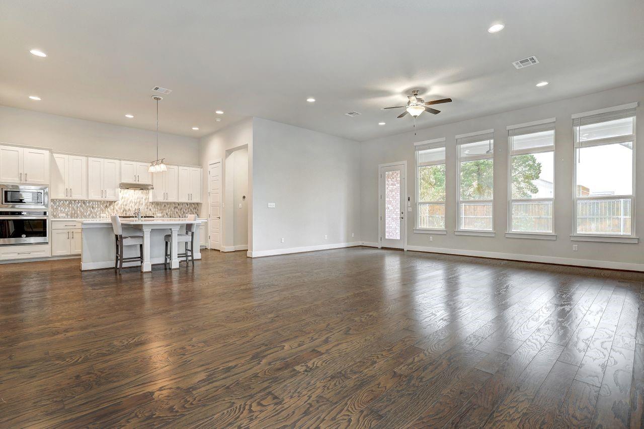 1028 Almeria Bnd Property Photo 5