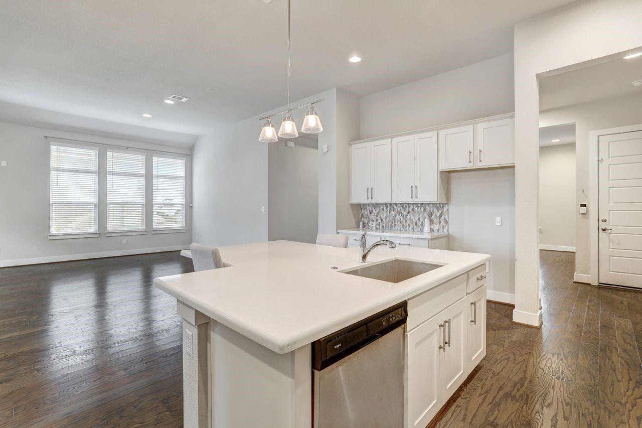1028 Almeria Bnd Property Photo 6