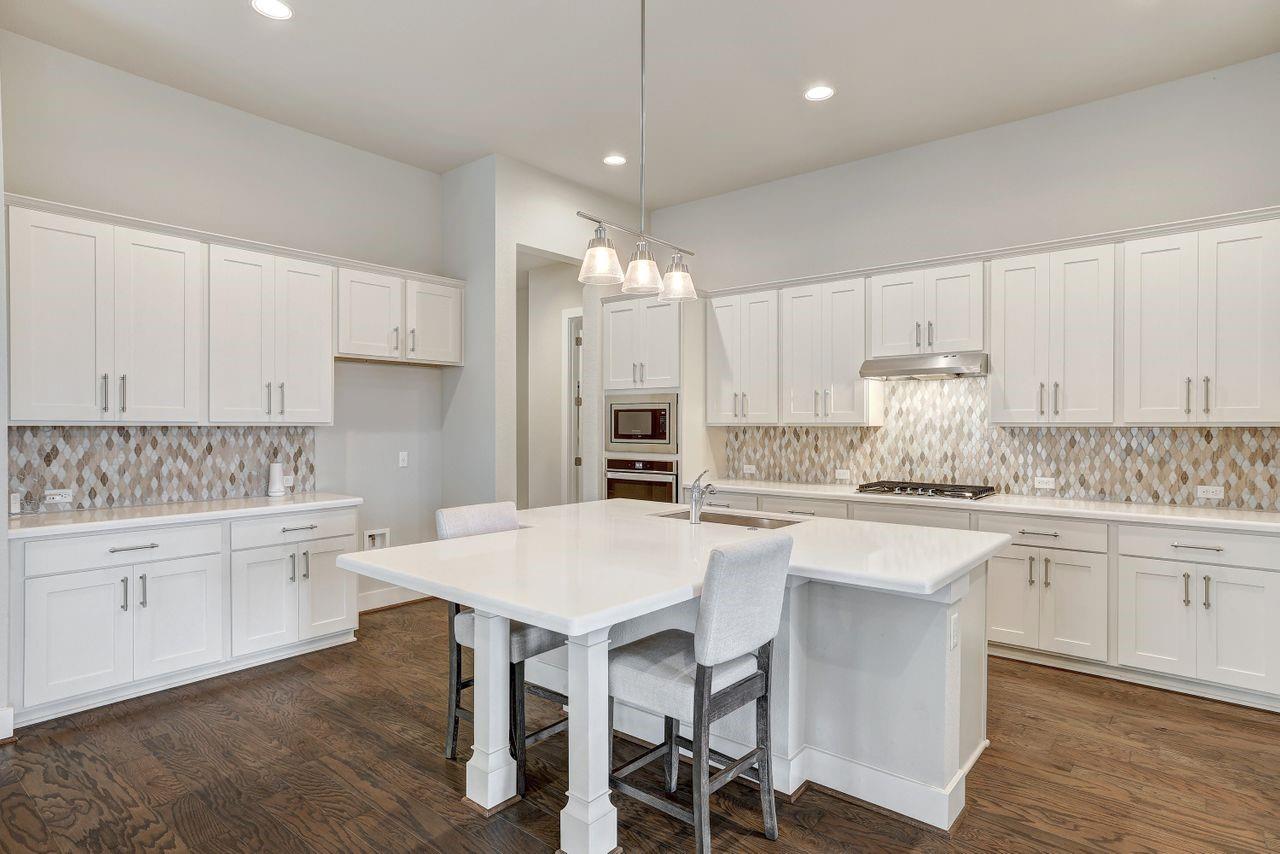 1028 Almeria Bnd Property Photo 9