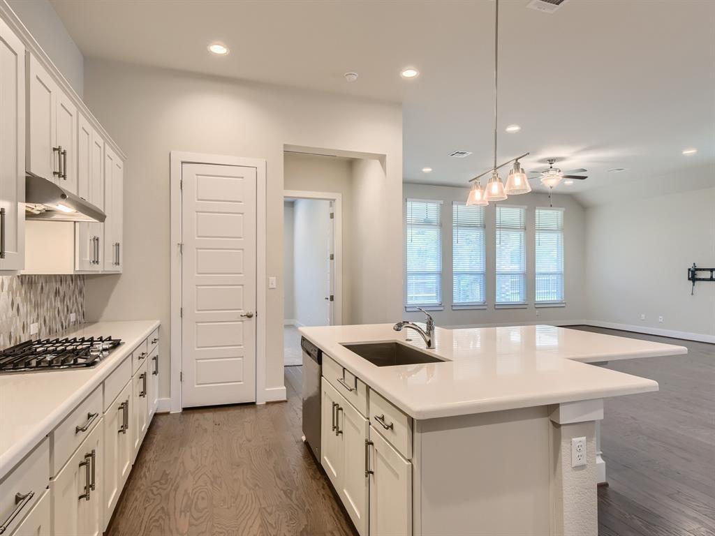 1028 Almeria Bnd Property Photo 10