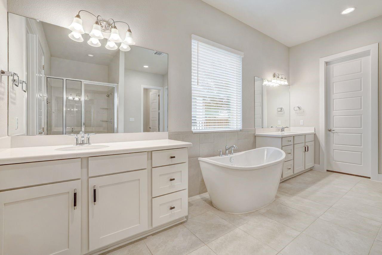 1028 Almeria Bnd Property Photo 13