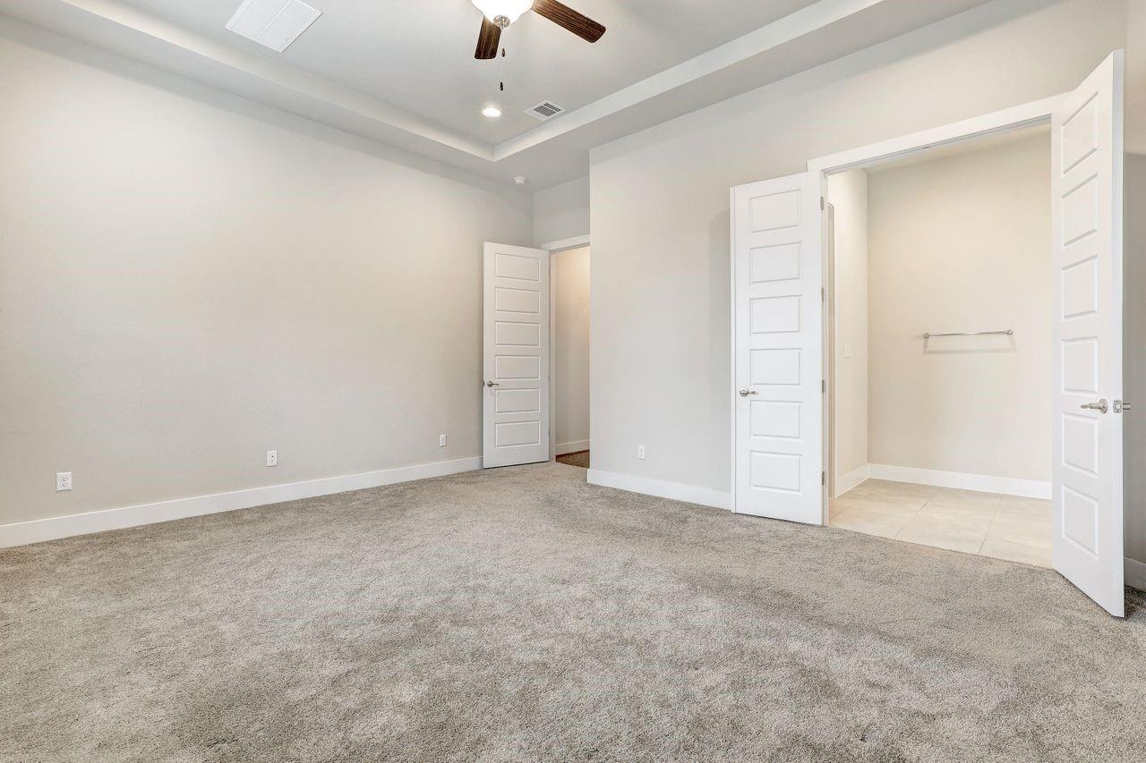1028 Almeria Bnd Property Photo 21