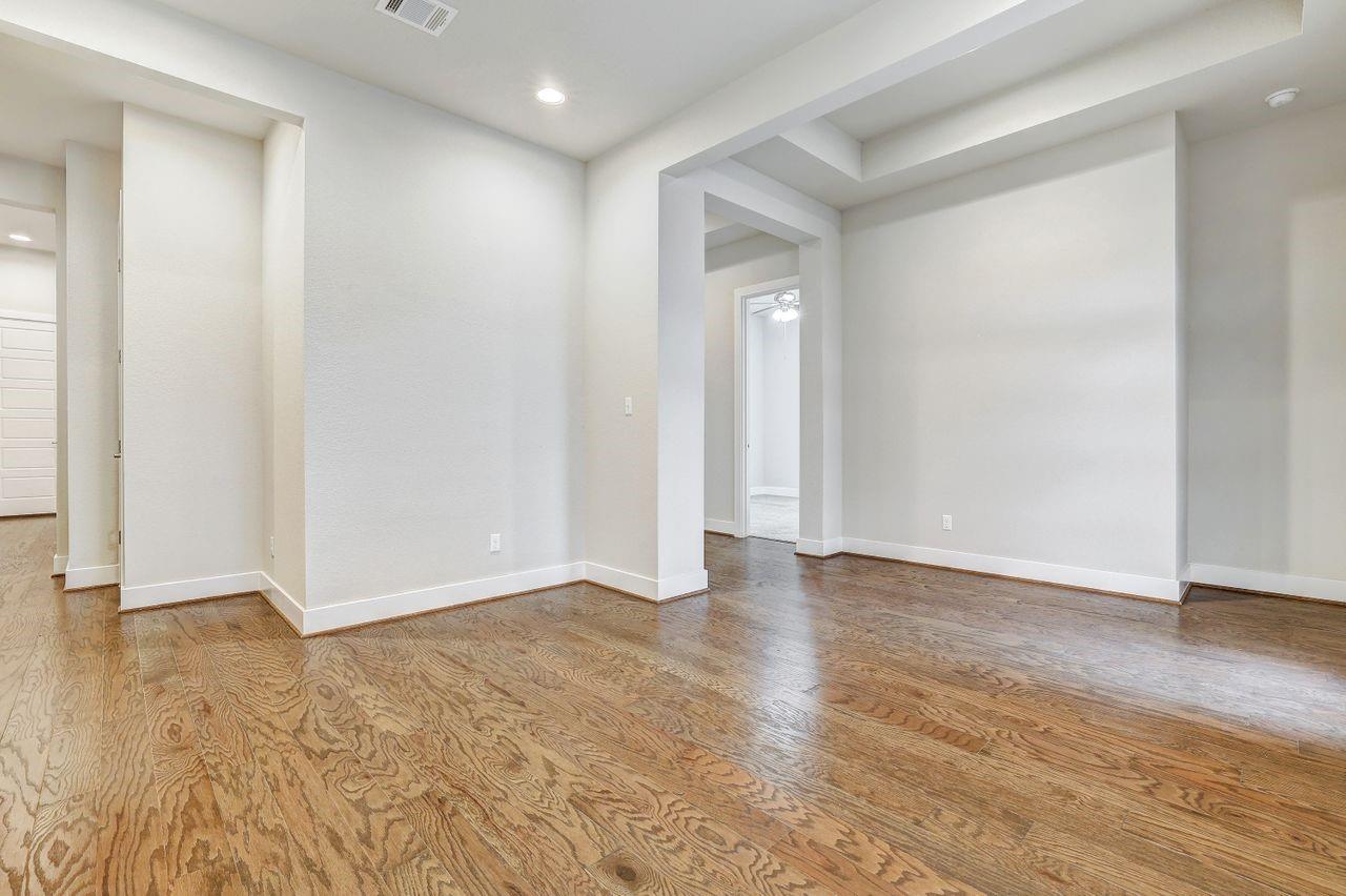 1028 Almeria Bnd Property Photo 24