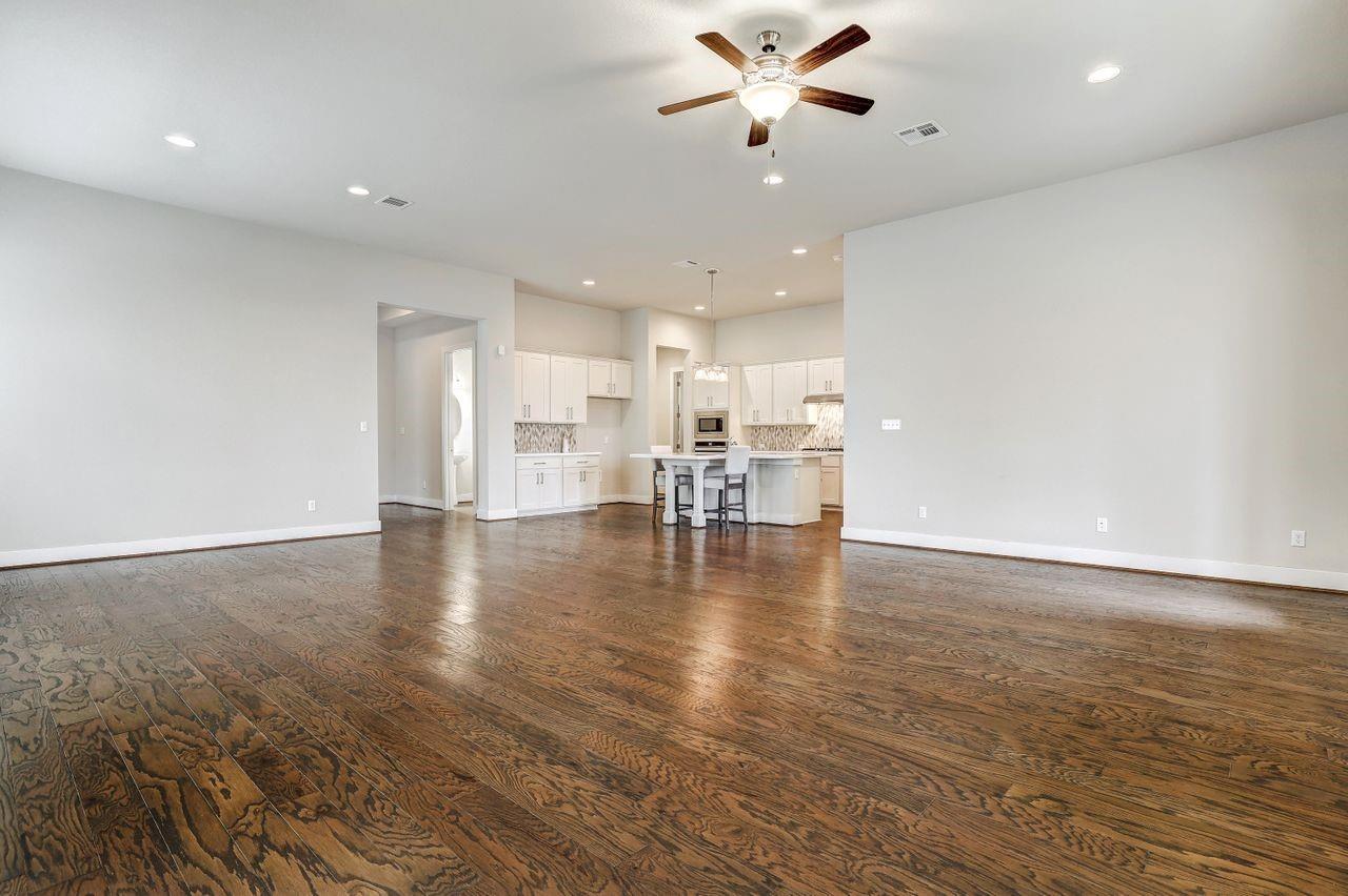 1028 Almeria Bnd Property Photo 25