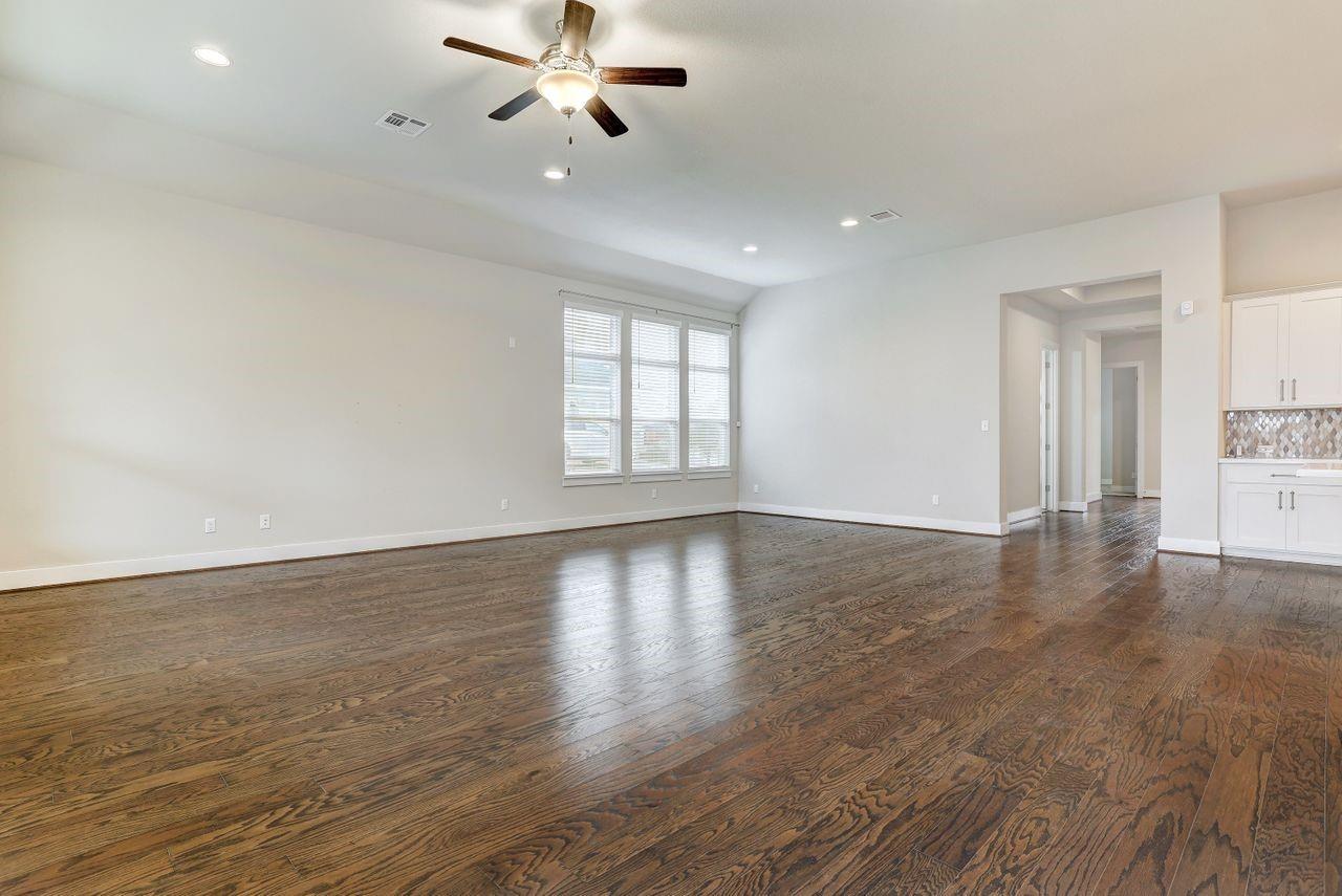 1028 Almeria Bnd Property Photo 26