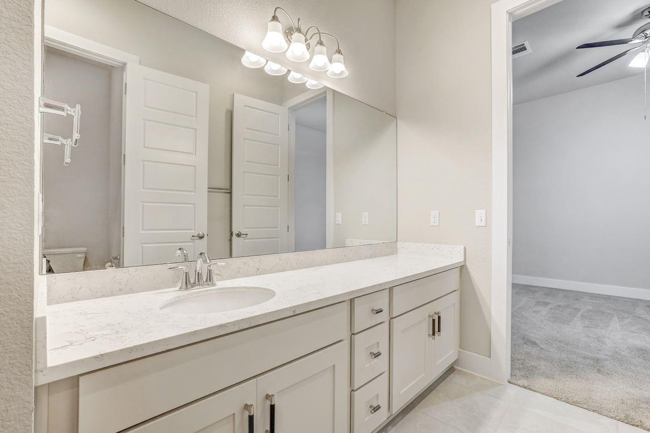 1028 Almeria Bnd Property Photo 30