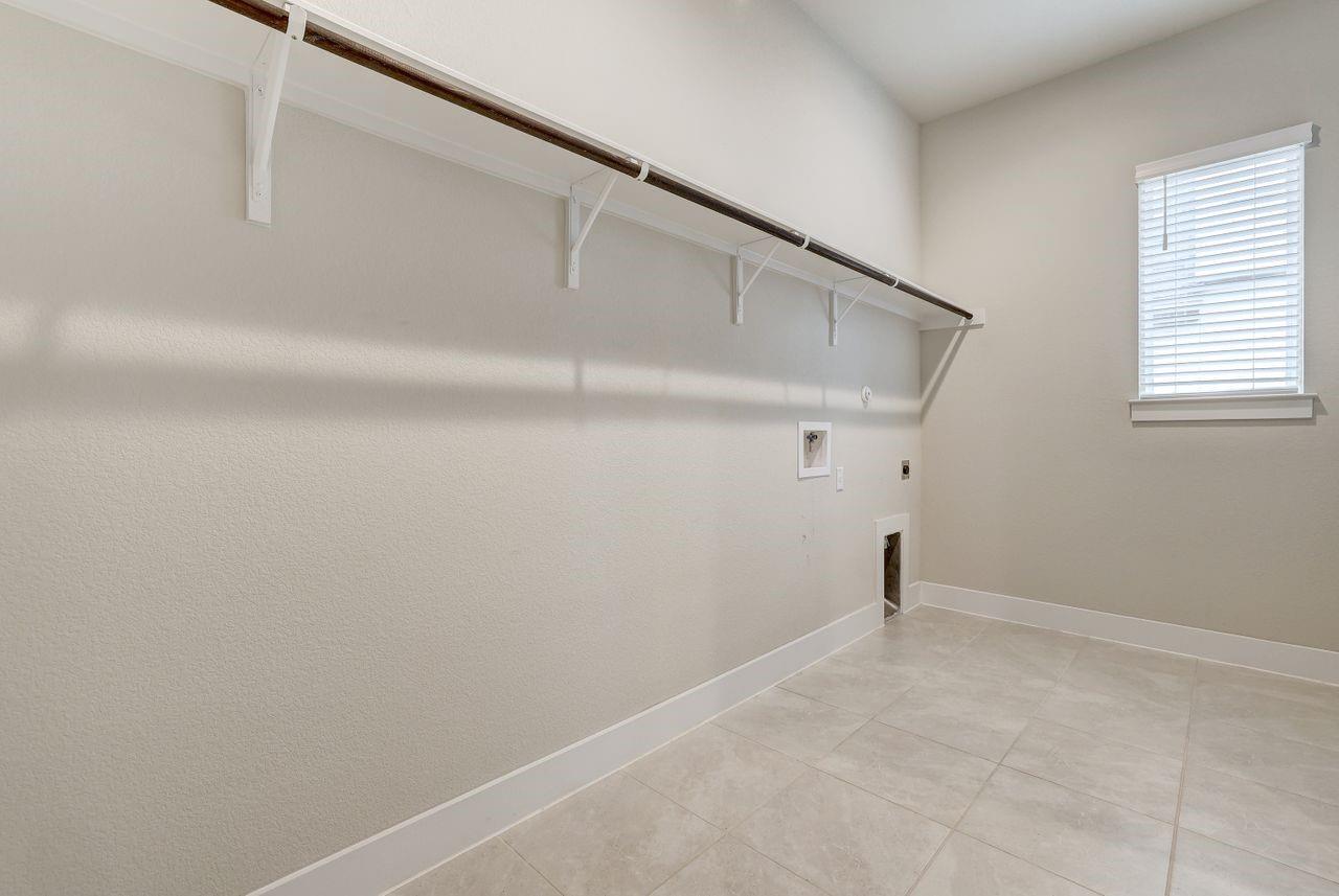 1028 Almeria Bnd Property Photo 34