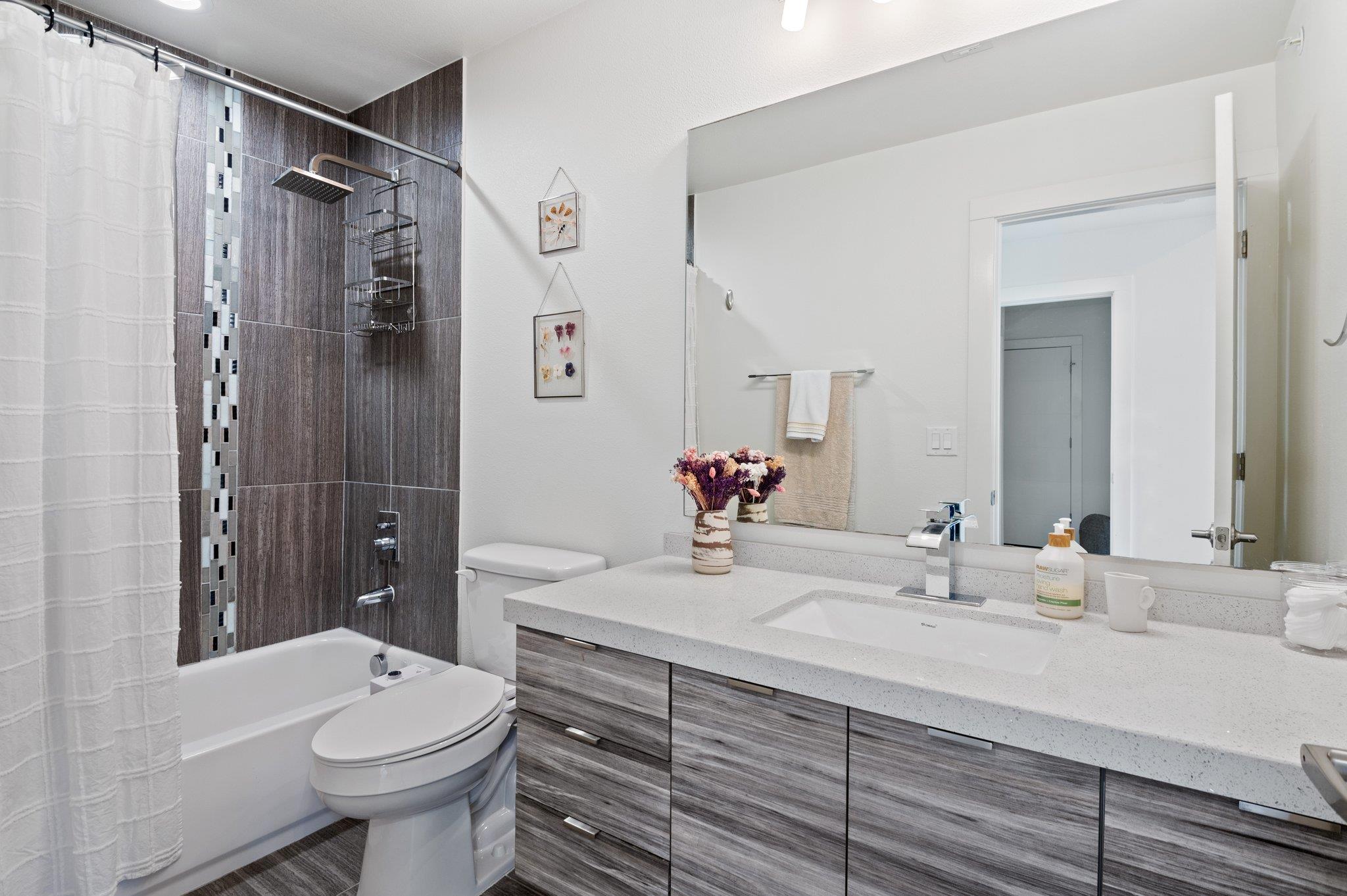 604 N Bluff Dr 227 Property Photo 22