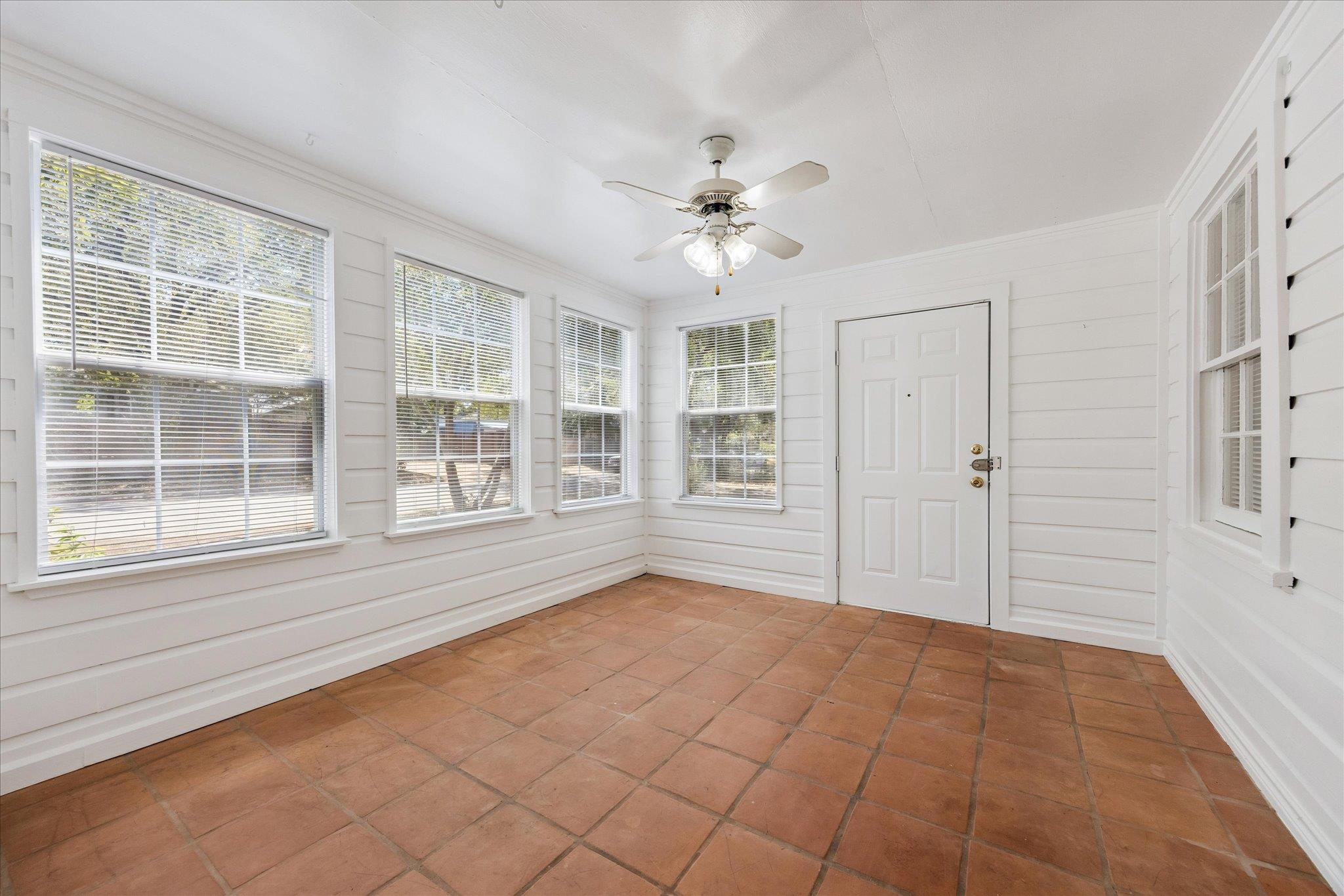 1205 W 40th St Property Photo 13